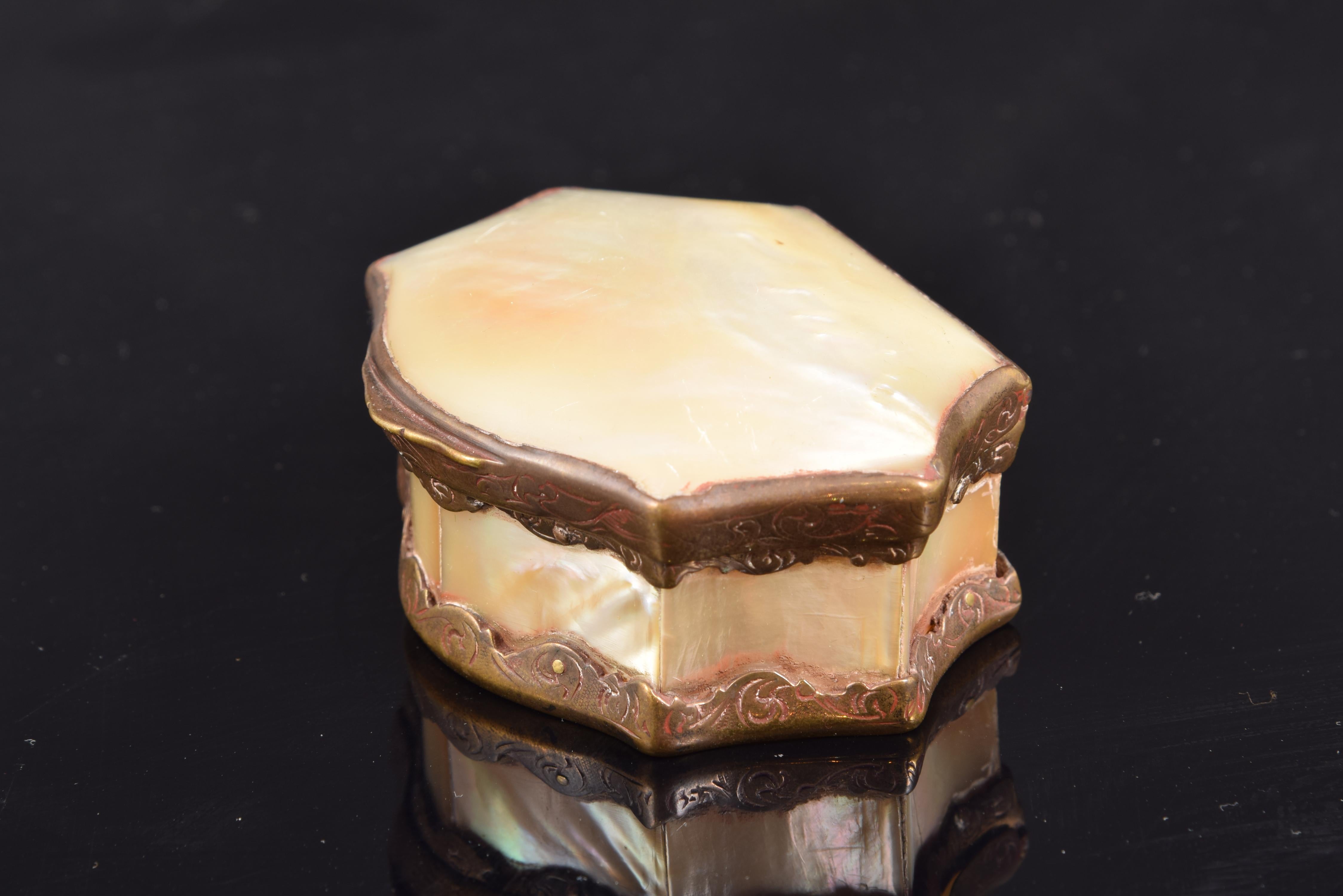 Neoclassical Mother of Pearl or Nacre Box with Bronze Frame, 19th Century For Sale