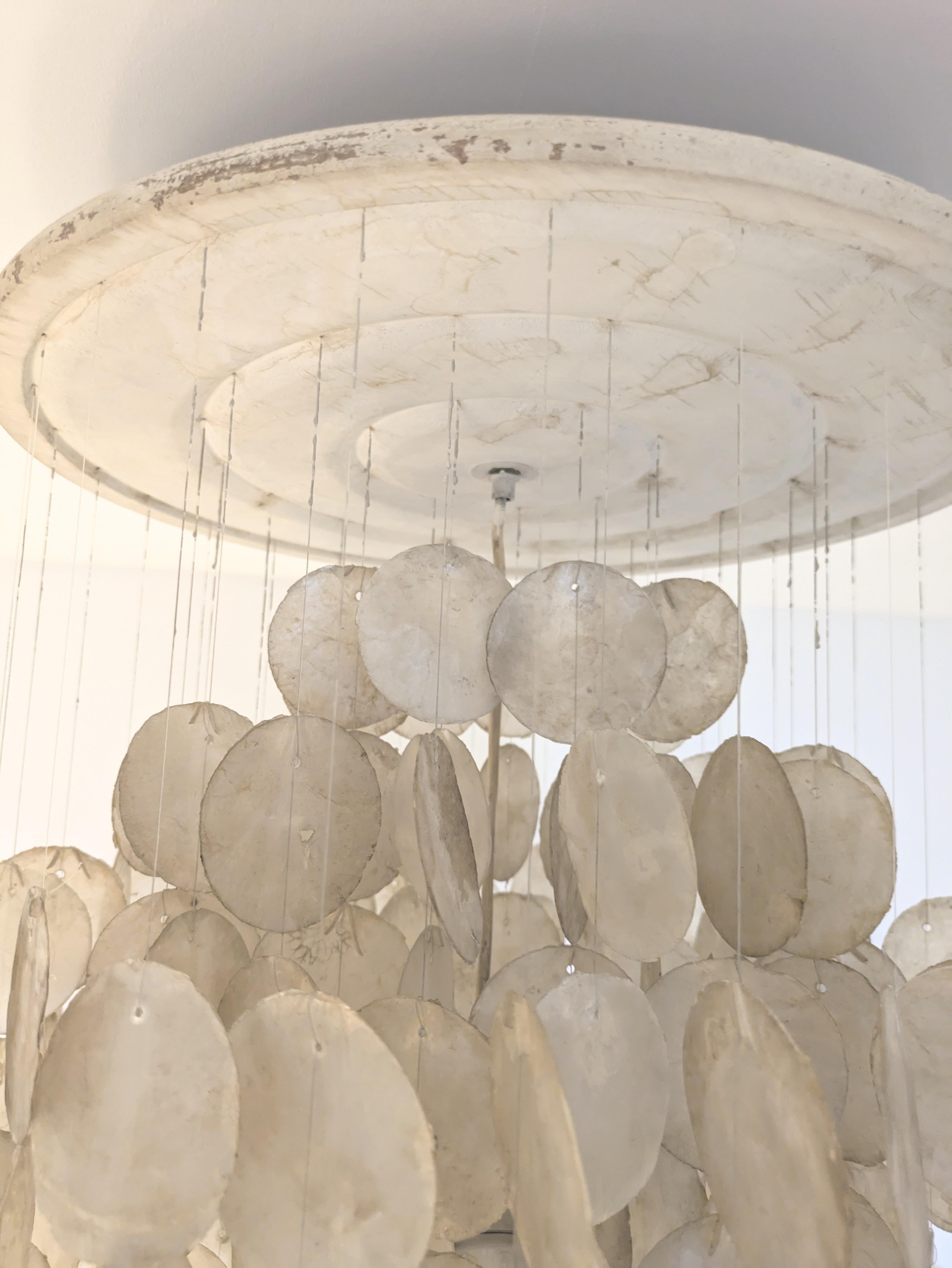 Mother of pearl pendant, 160cm Philippines, 1960's For Sale 12