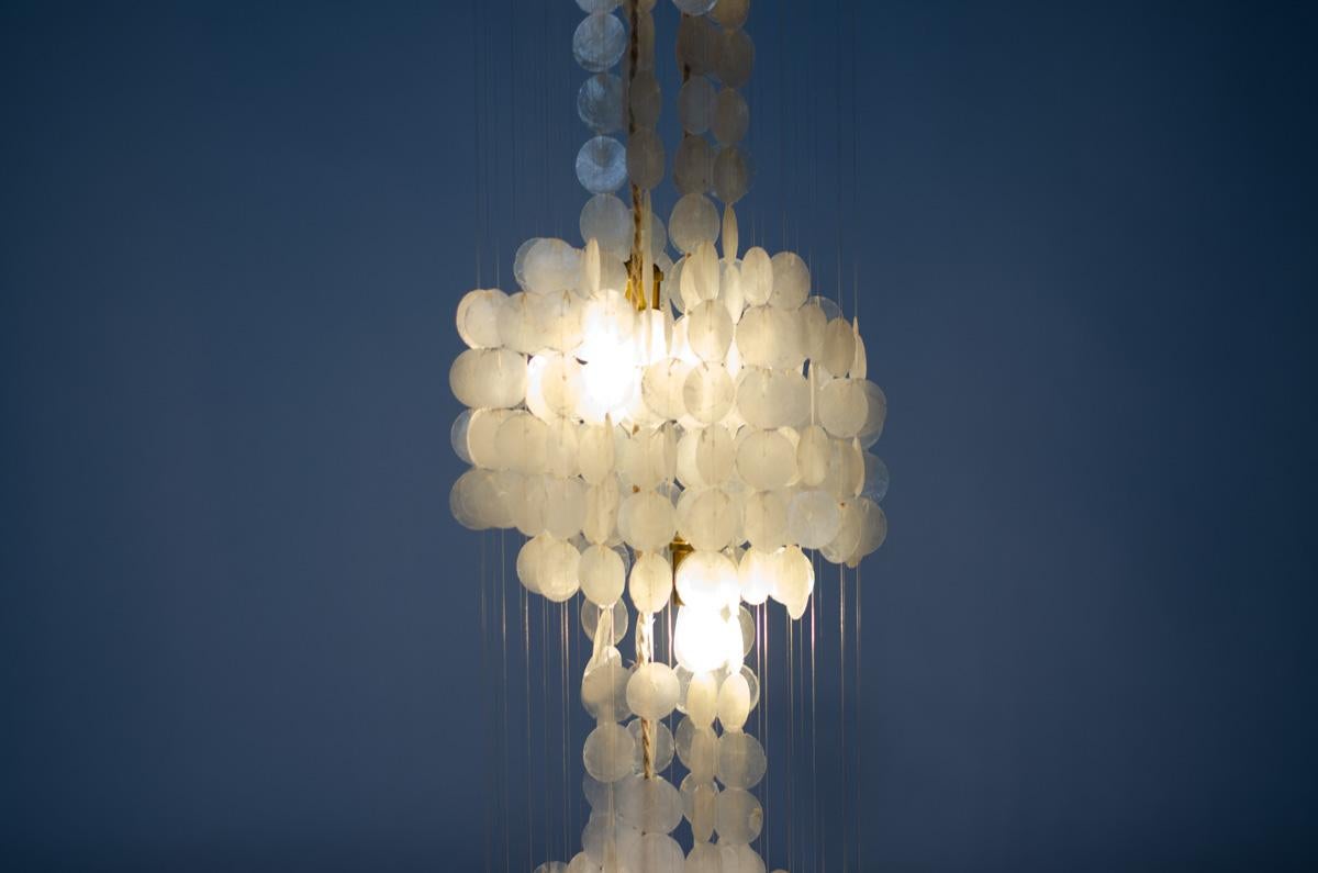 Mother-of-pearl pendant light, 1960s For Sale 3
