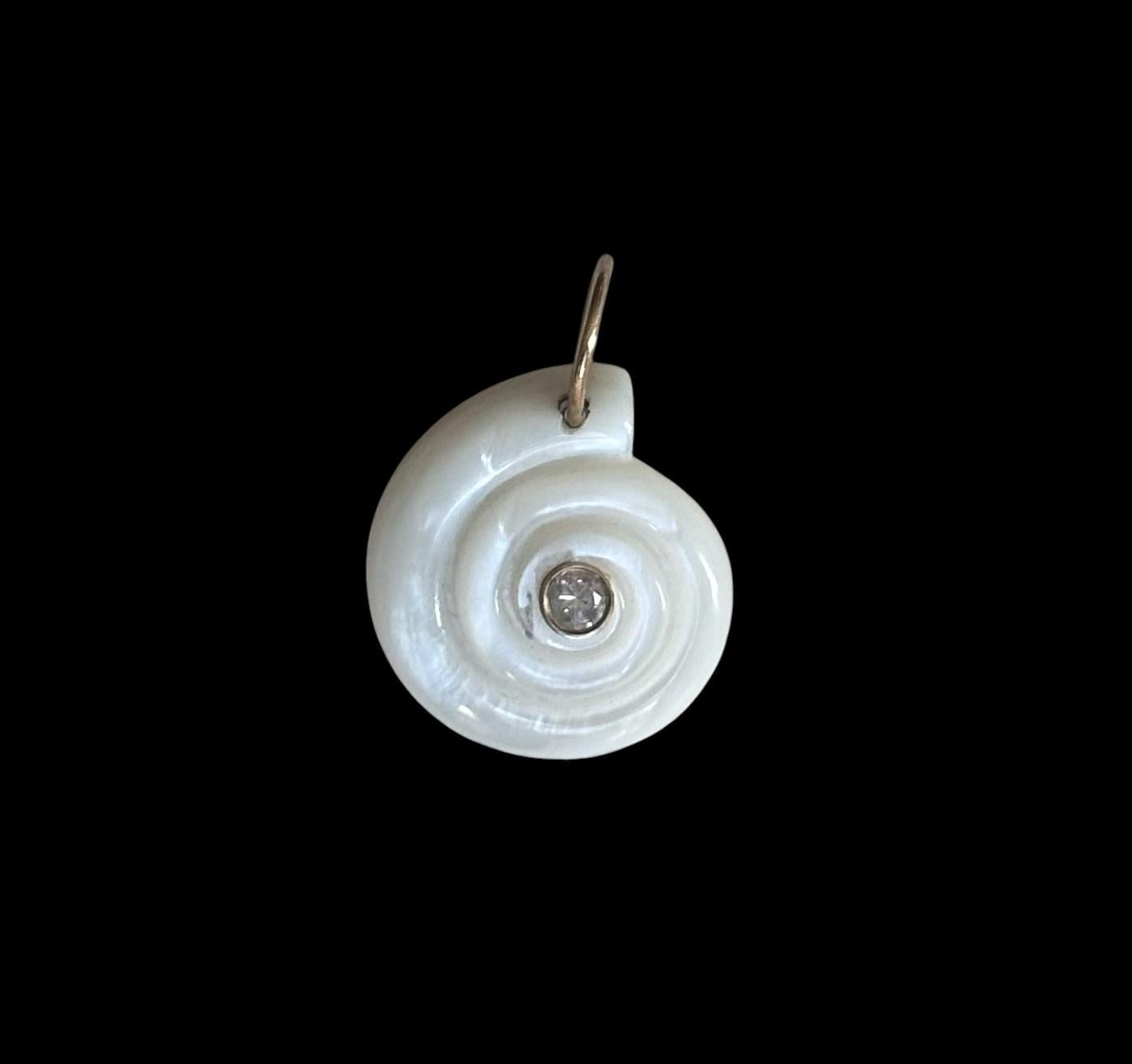 Mother-of-Pearl Spiral Shell Pendant

Mother-of-Pearl, Diamond, Tourmaline, 14k Gold

Carved mother of pearl spiral shell (measures 20mm diameter, or 3/4”), exclusive of its 14k gold bail, with a stunning center 3mm round diamond bezeled in 14k