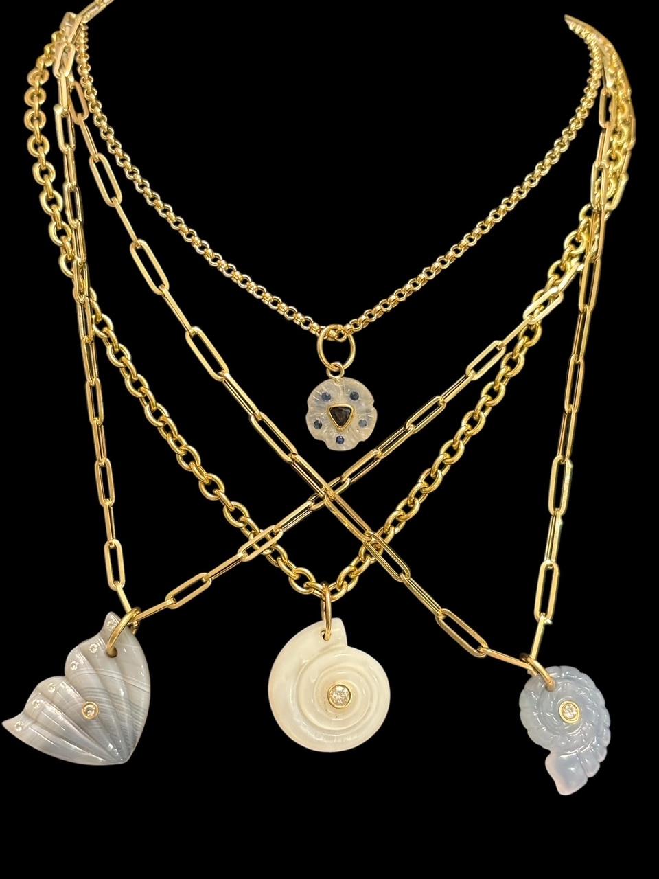 MOTHER-OF-PEARL PENDANT with Diamond, Tourmaline & 14k Gold In New Condition For Sale In New York, NY