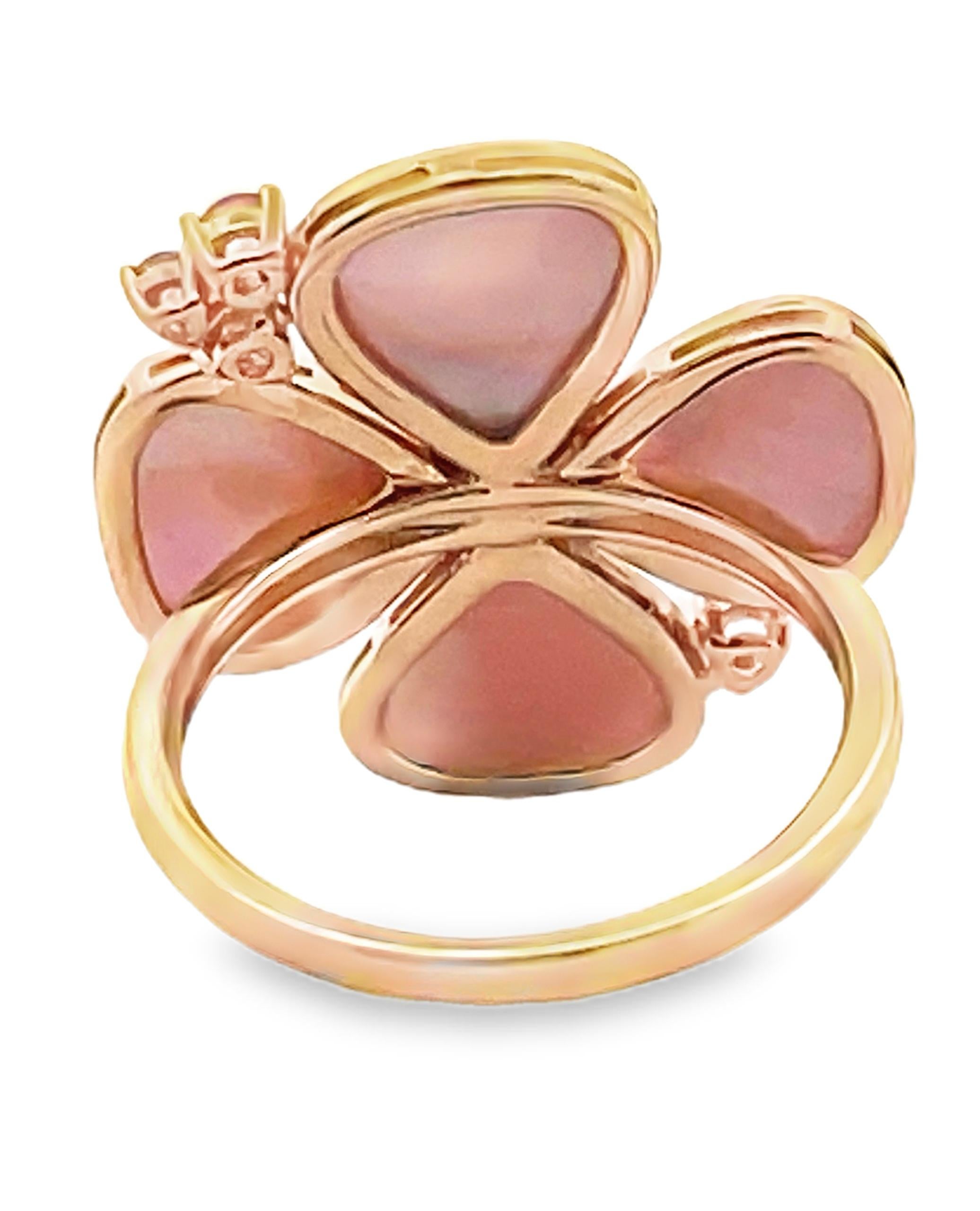 Bague en or jaune 14K nacre, saphir rose, fleur à quatre pétales et diamant Neuf - En vente à Old Tappan, NJ