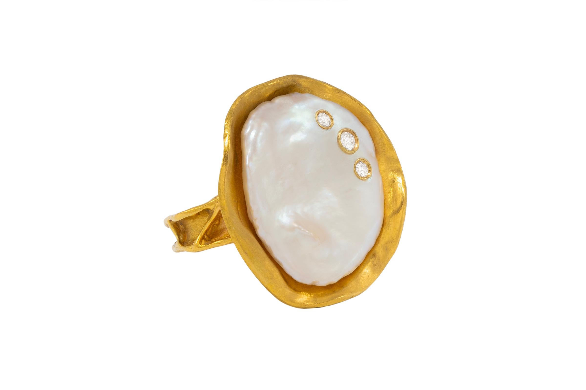 Round Cut Diamond and Pearl Cocktail Ring in 22k Gold, by Tagili For Sale