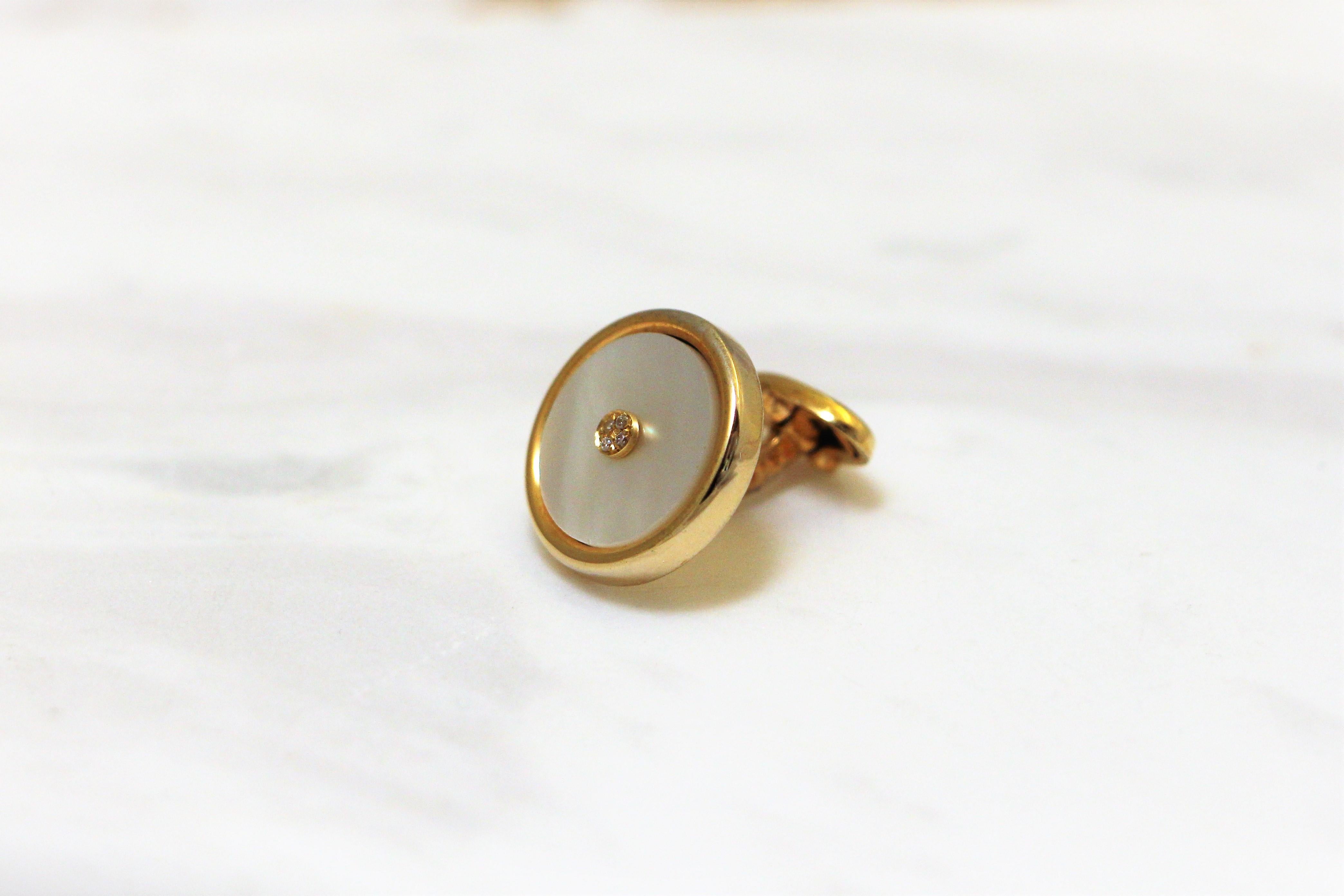 Mother of Pearl round cufflinks handcrafted in 14Kt yellow gold with pave brilliant cut diamond centre.
There is no shape more complete and more eternal, than a circle. These Cufflinks are a statement of classiness. They belong to Metalloplasies