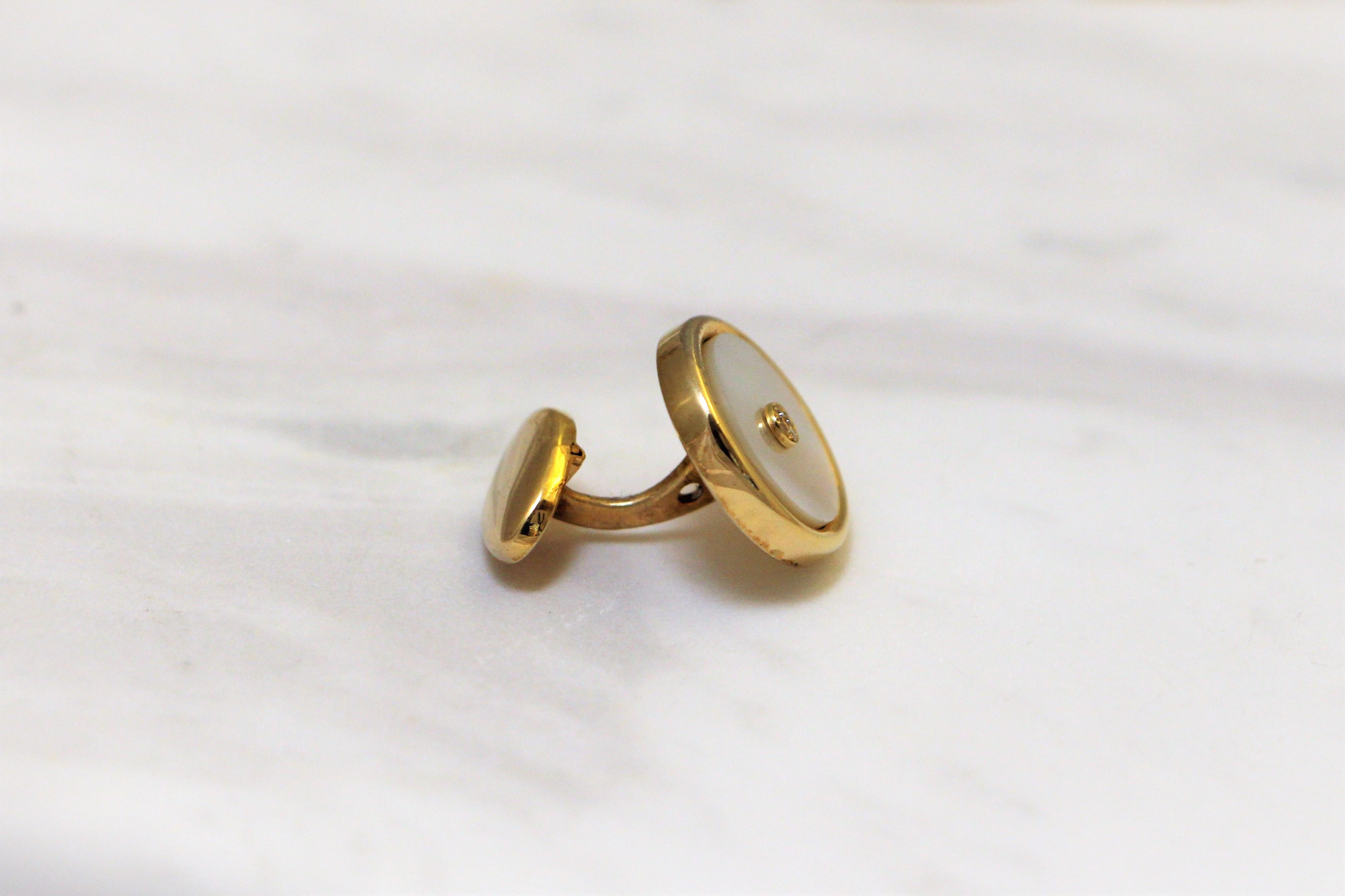 Modern Mother of Pearl Round Cufflinks with Pave Diamond Centre in 14Kt Yellow Gold For Sale