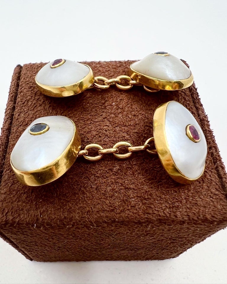 Mother of pearl, sapphires, rubies and yellow gold Cufflinks In Excellent Condition For Sale In Monte Carlo, MC
