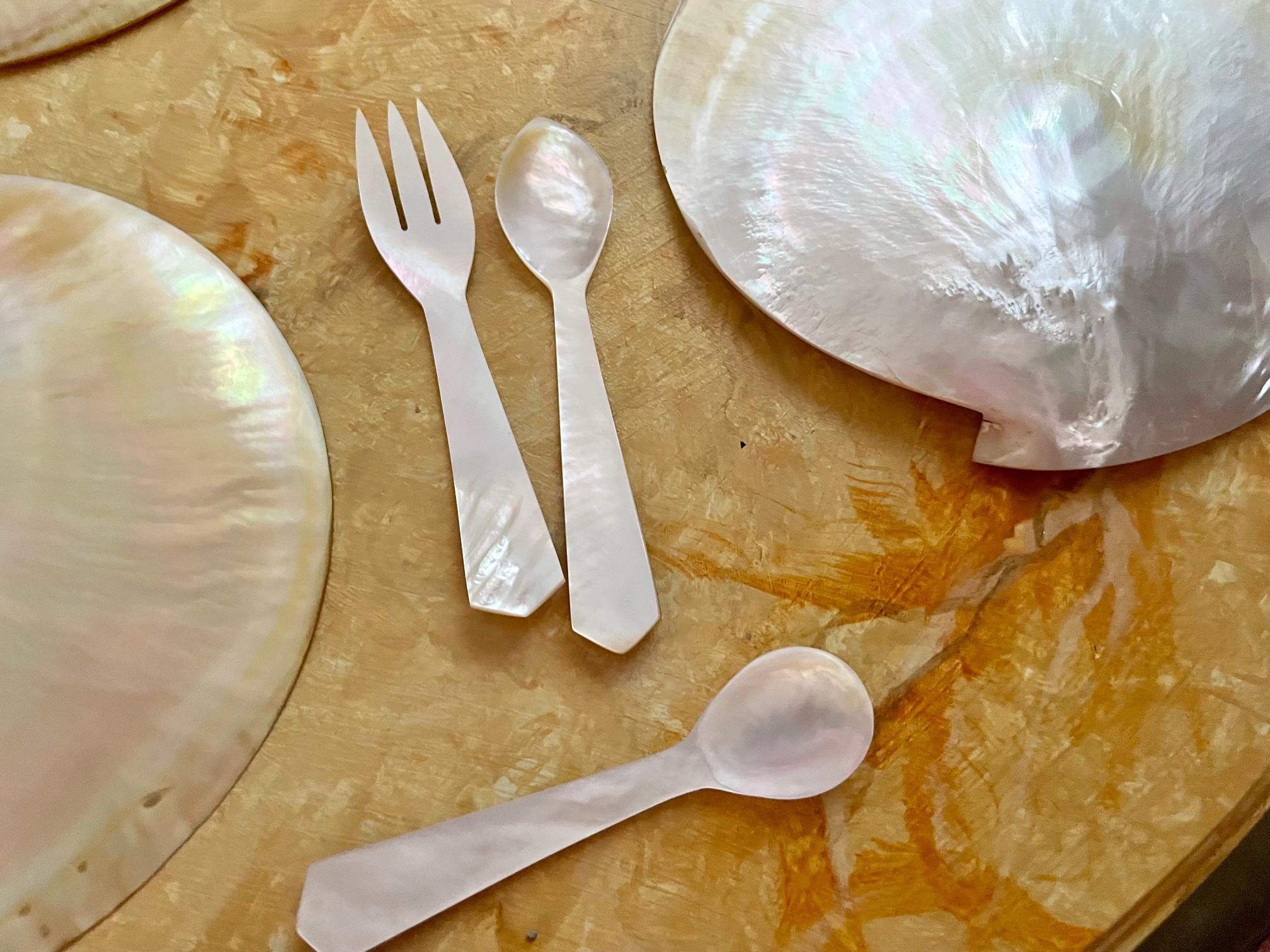 Mother of Pearl Seashell Caviar Dish with Cutlery, 8 Complete Sets 2
