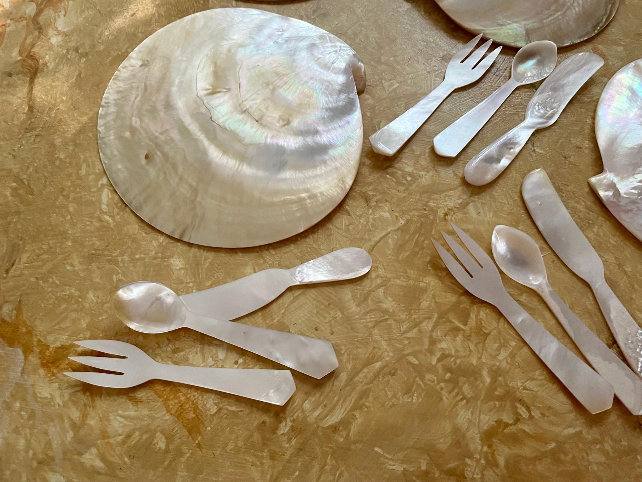 Mother of Pearl Seashell Caviar Dish with Cutlery, 8 Complete Sets 4