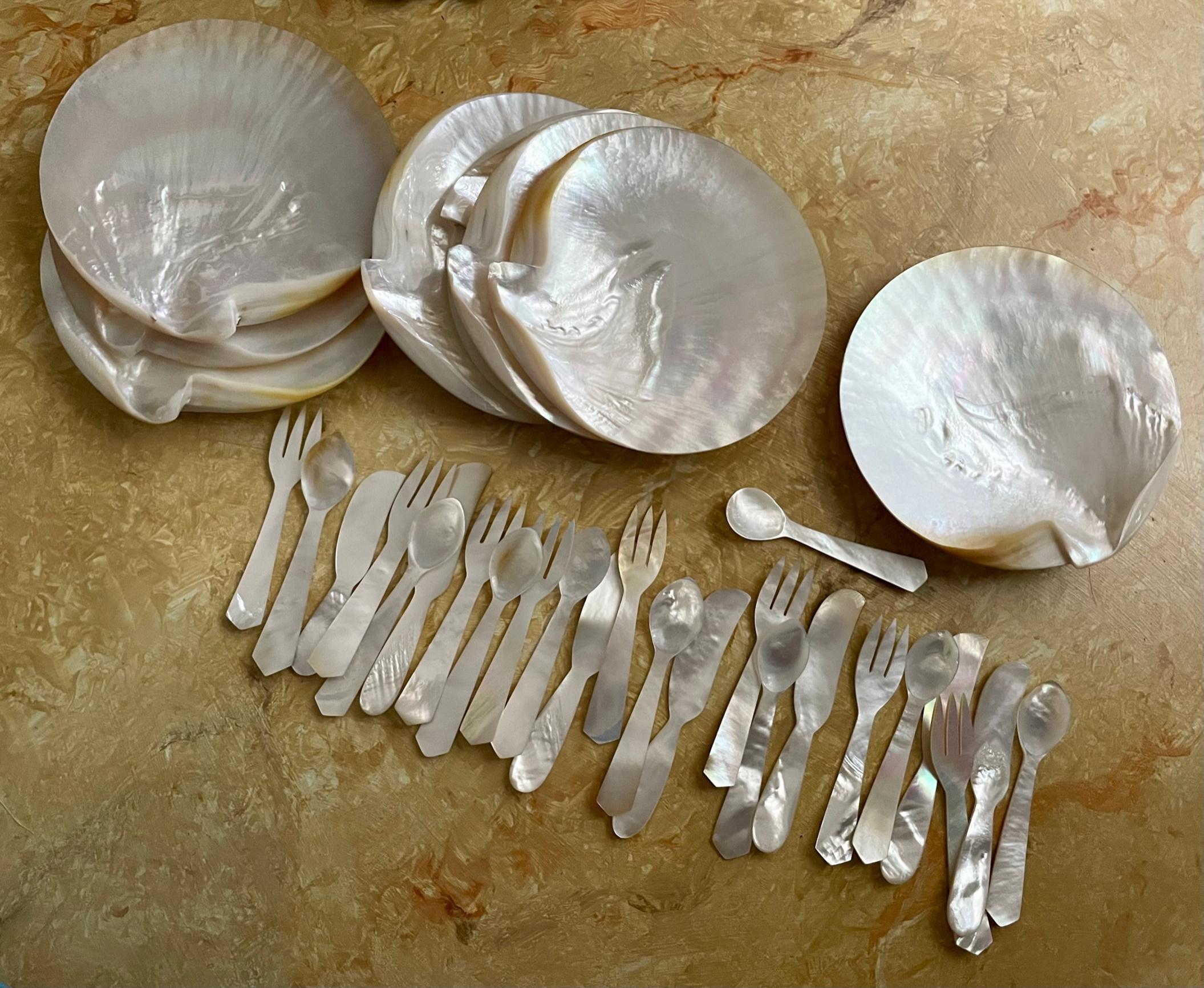 Other Mother of Pearl Seashell Caviar Dish with Cutlery, 8 Complete Sets