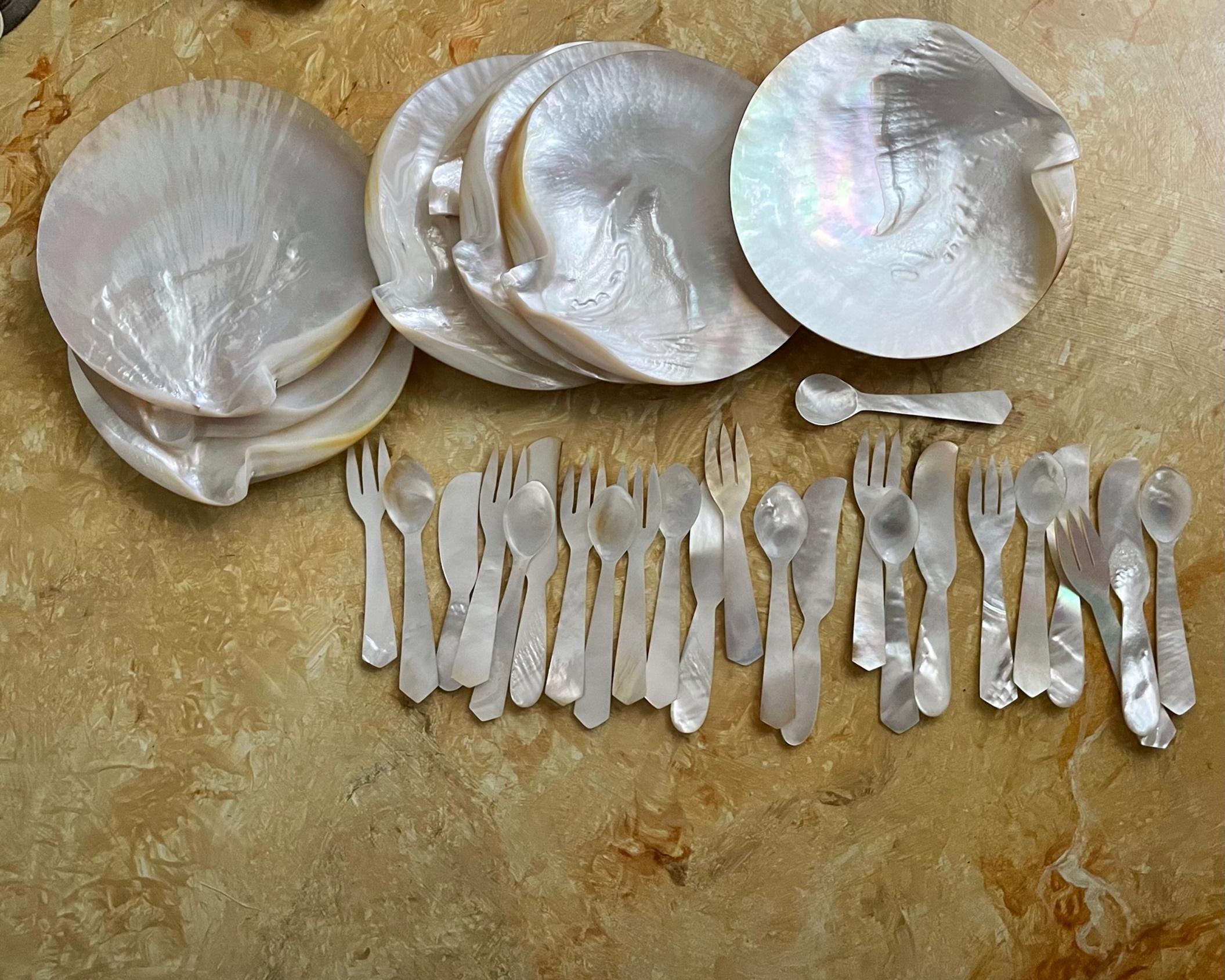 20th Century Mother of Pearl Seashell Caviar Dish with Cutlery, 8 Complete Sets