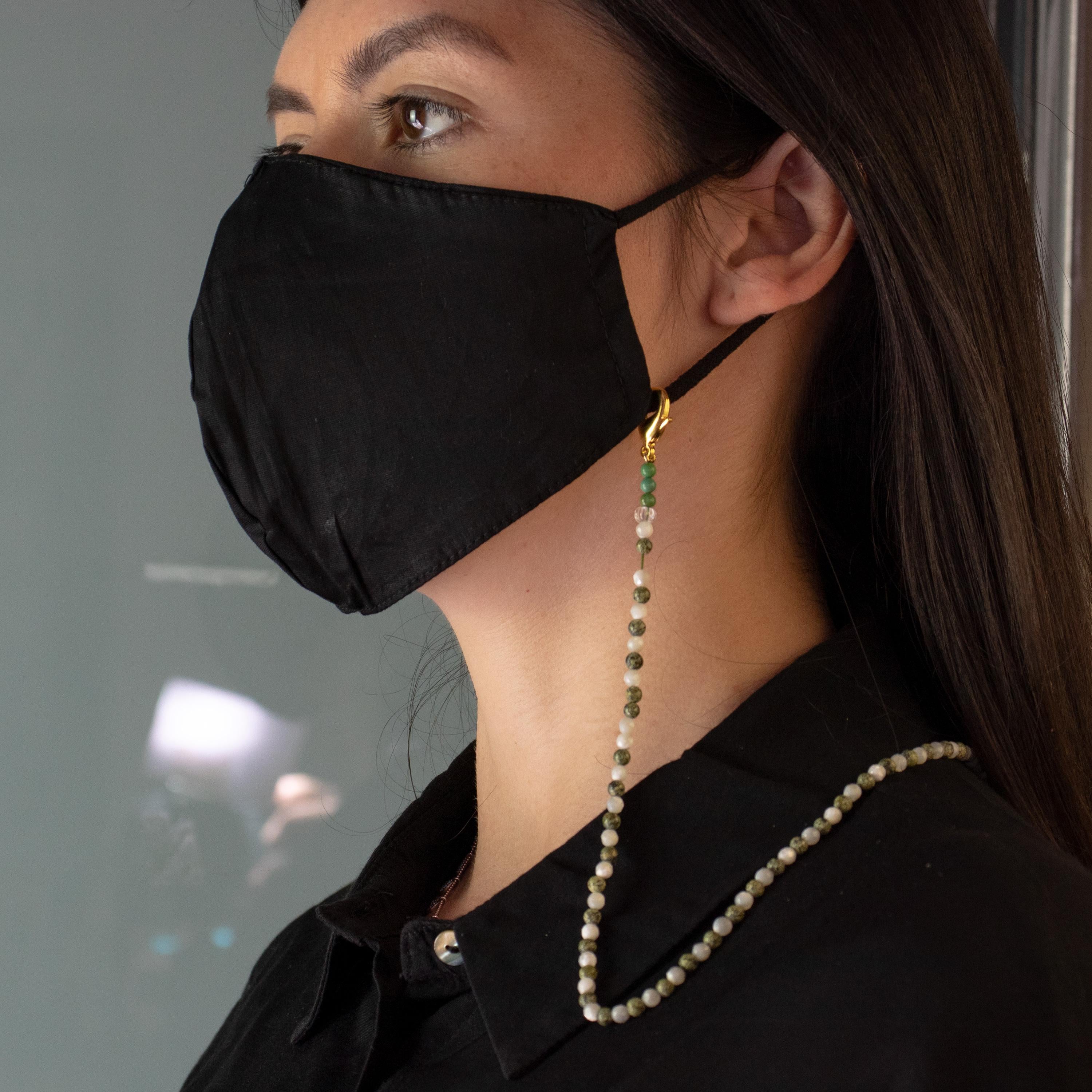 Now face masks are part of our daily necessities, carry yours whenever you want and wherever you go and avoid having your mask dangling off one ear or around your chin! Keep your mask close with this beaded chain and avoid putting it on the table or