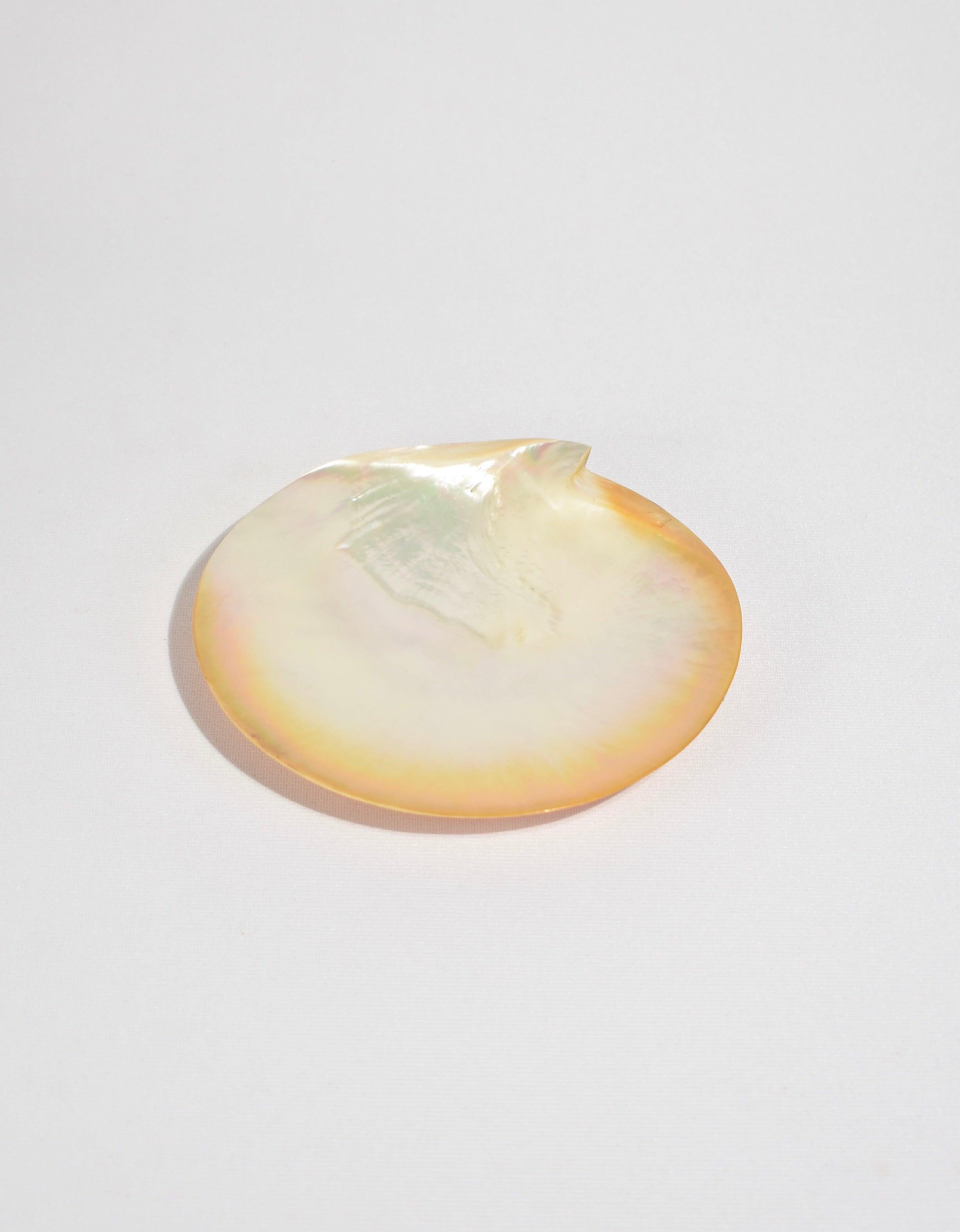 Stunning, vintage plate made of polished mother of pearl.