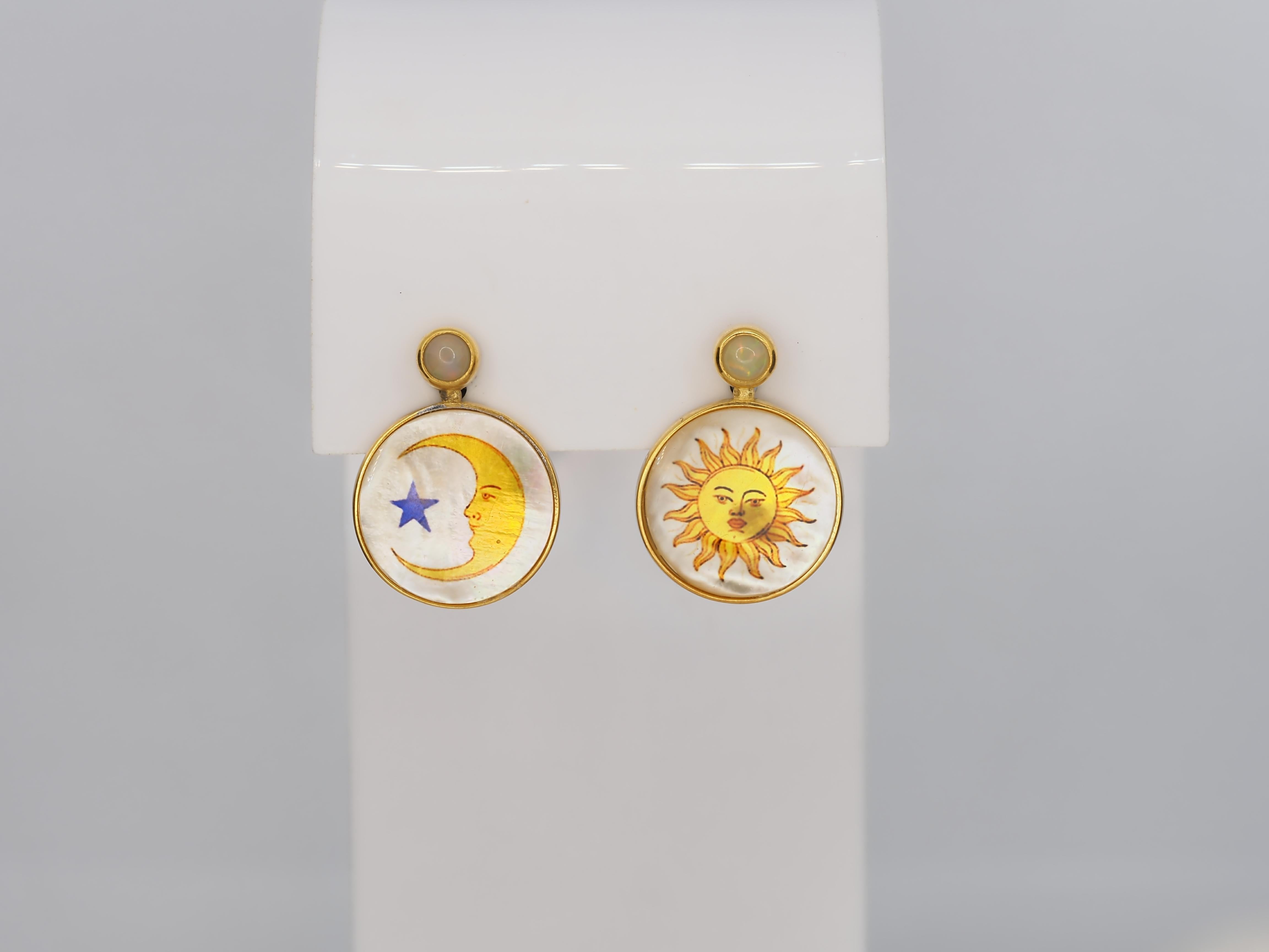Orecchini a conchiglia in madreperla, opale e sole e luna con stelle dipinte. in vendita 4
