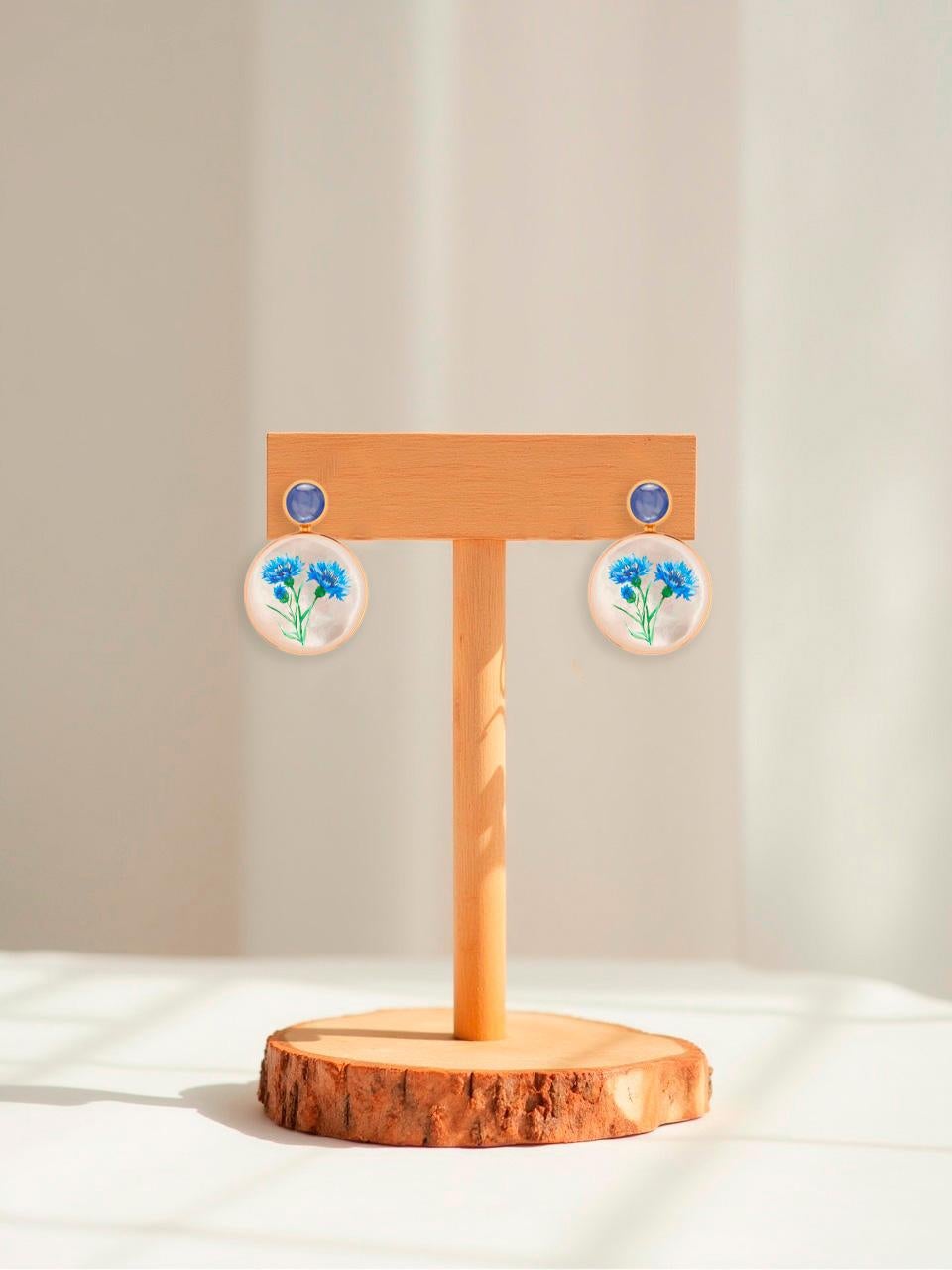 Mother Of Pearl Shell Stud Earrings, sapphire  and cornflower painting. In New Condition For Sale In Istanbul, TR