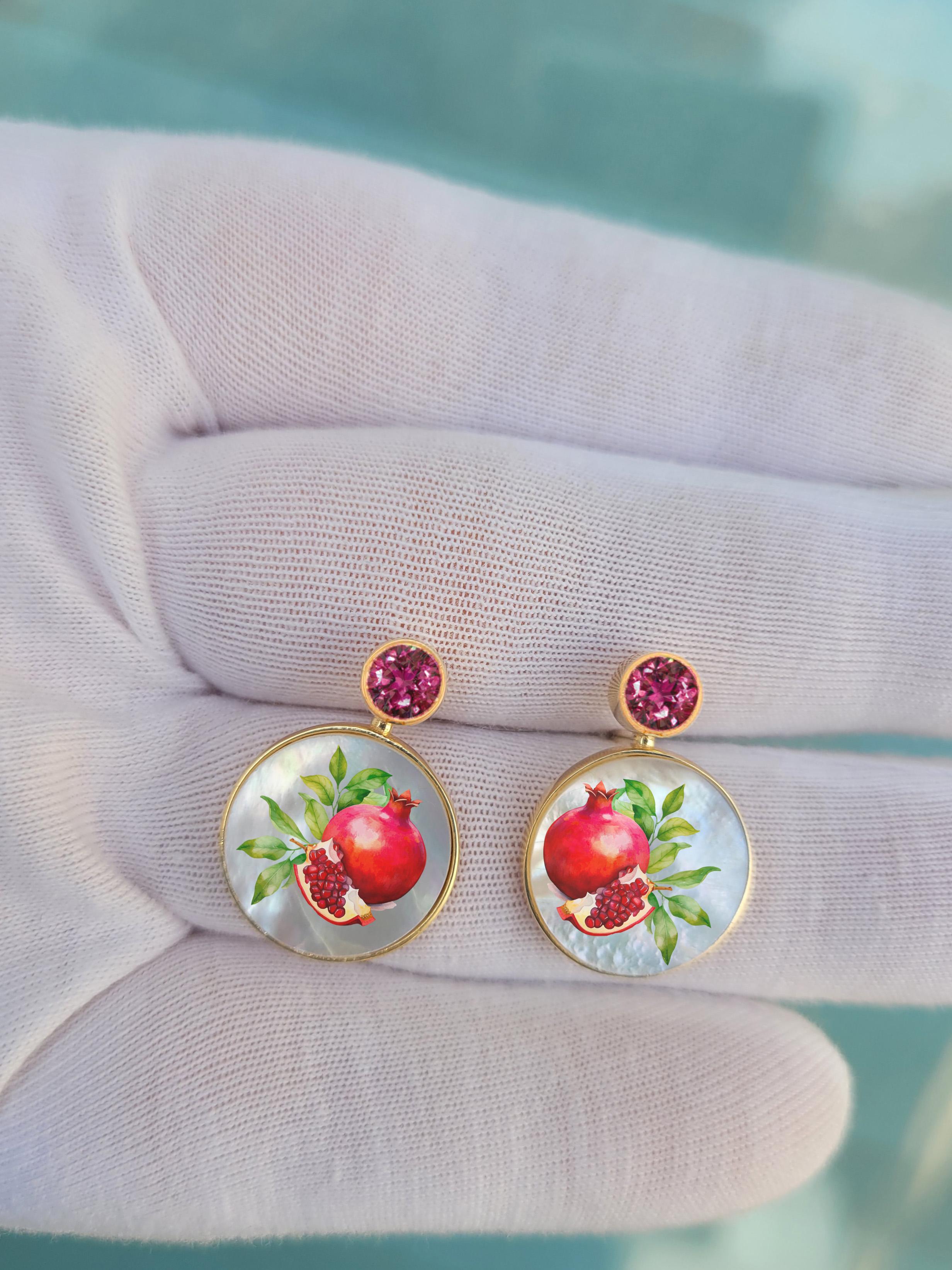 Boucles d'oreilles en nacre avec grenat et peinture sur grenade. Neuf - En vente à Istanbul, TR