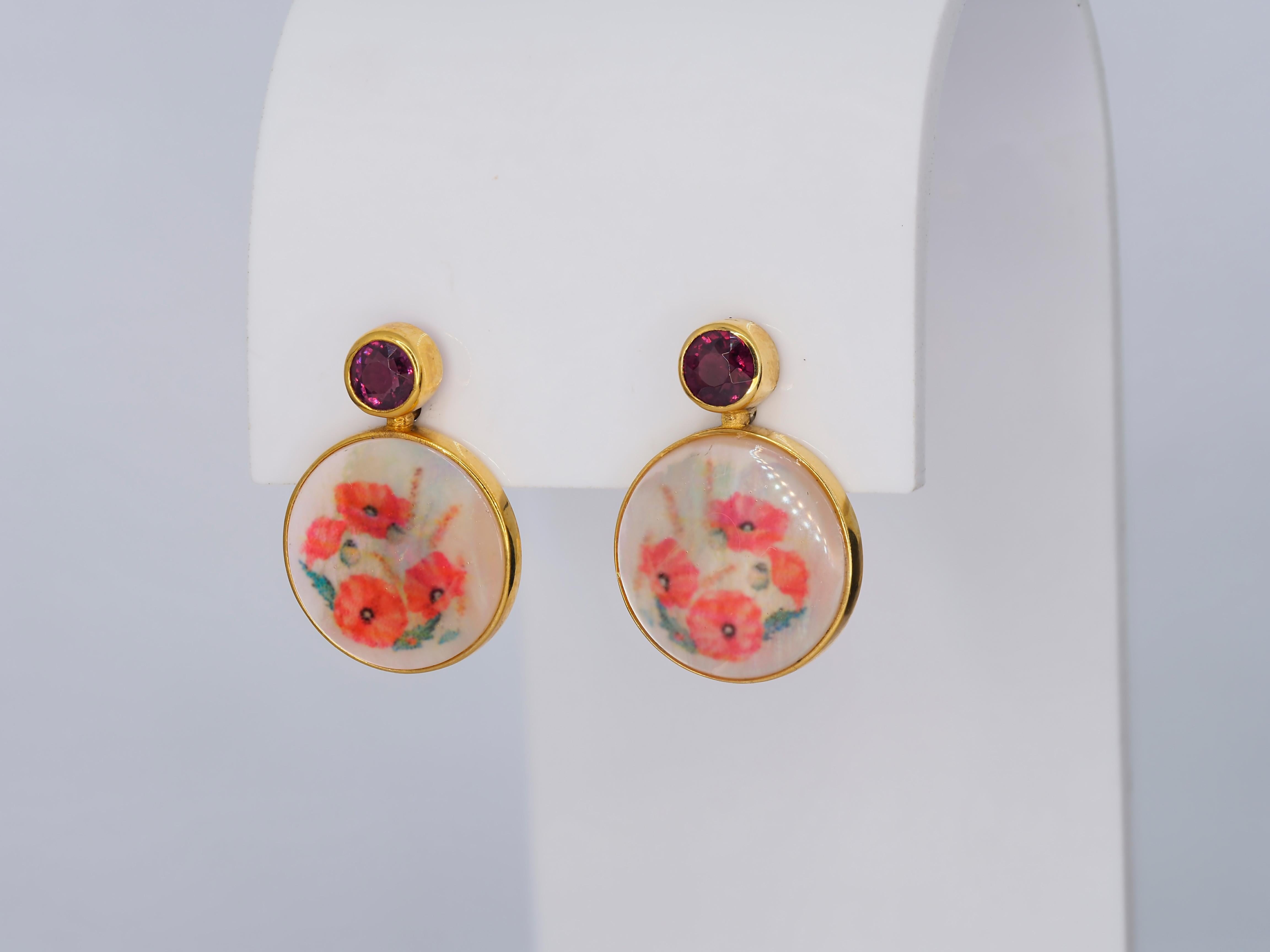 da uomo o donna Orecchini a conchiglia in madreperla con granato e fiori di papavero. in vendita