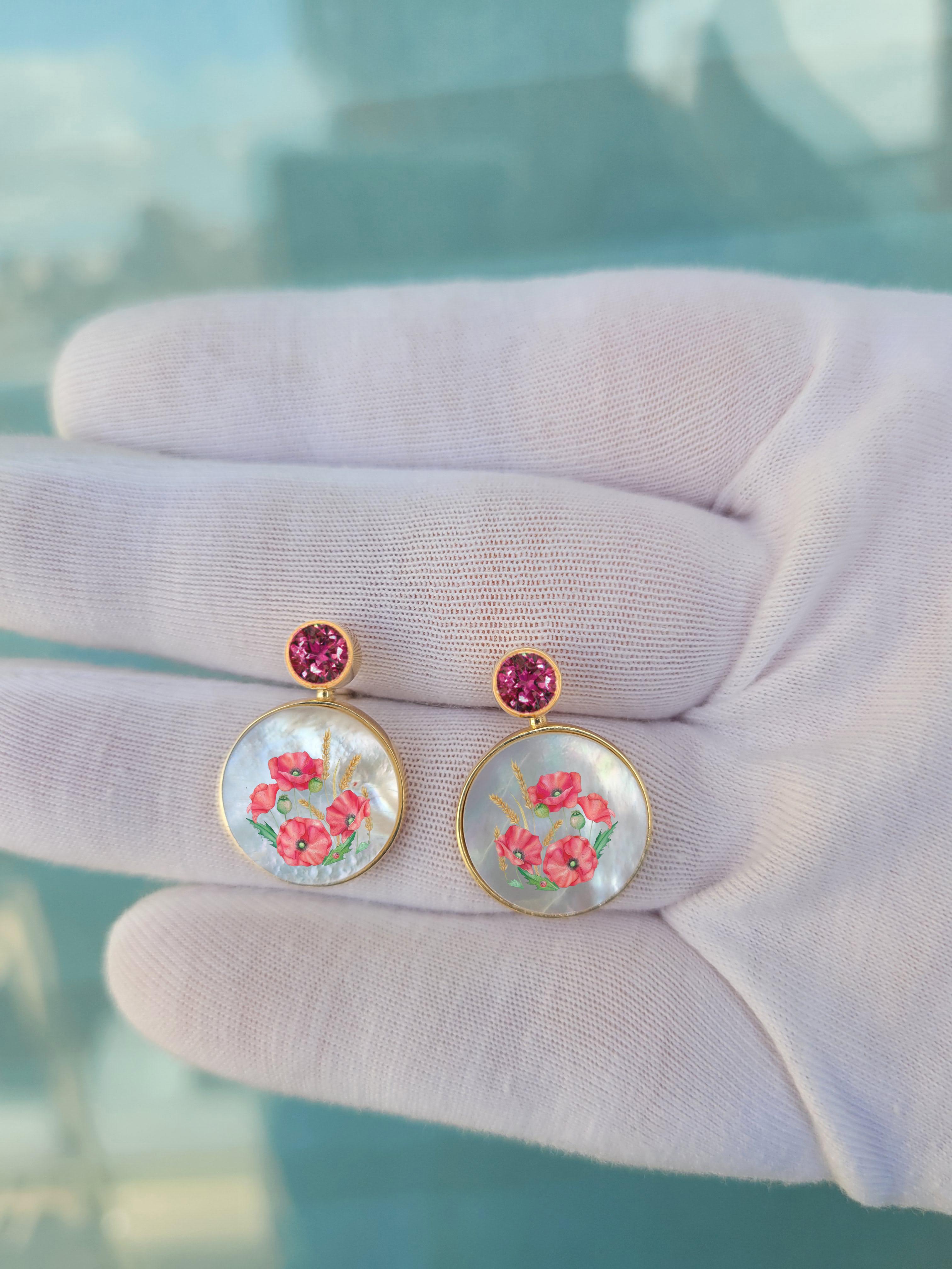 Orecchini a conchiglia in madreperla con granato e fiori di papavero. in vendita 2