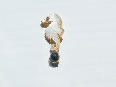 Mother of Pearl Star Emerald 18 Karat Gold Sea Horse Pin and Pendant