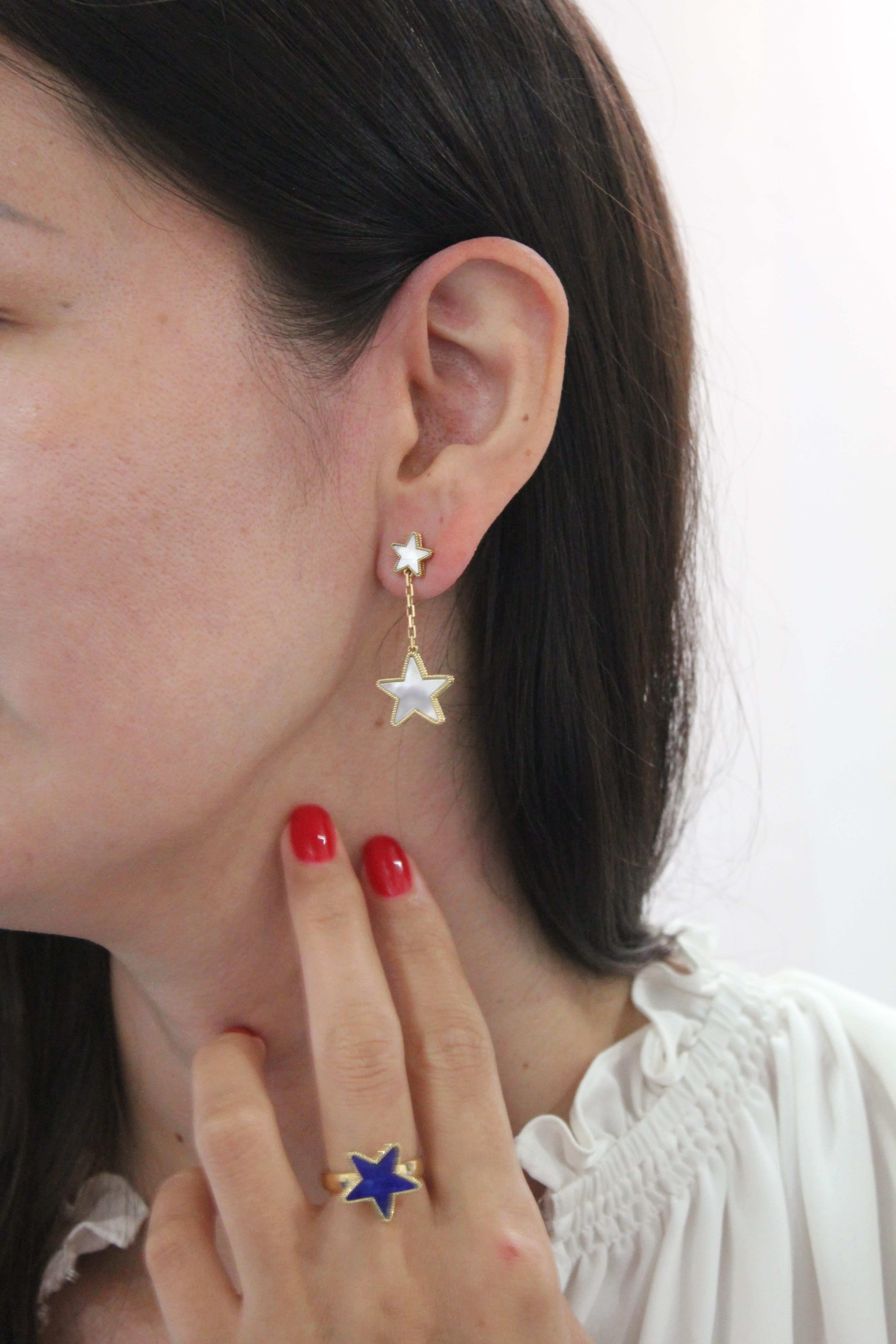 Orecchini in oro 18 carati con perla bianca argentata, galassia celeste e costellazione zodiacale In condizioni Nuovo in vendita a Oakton, VA