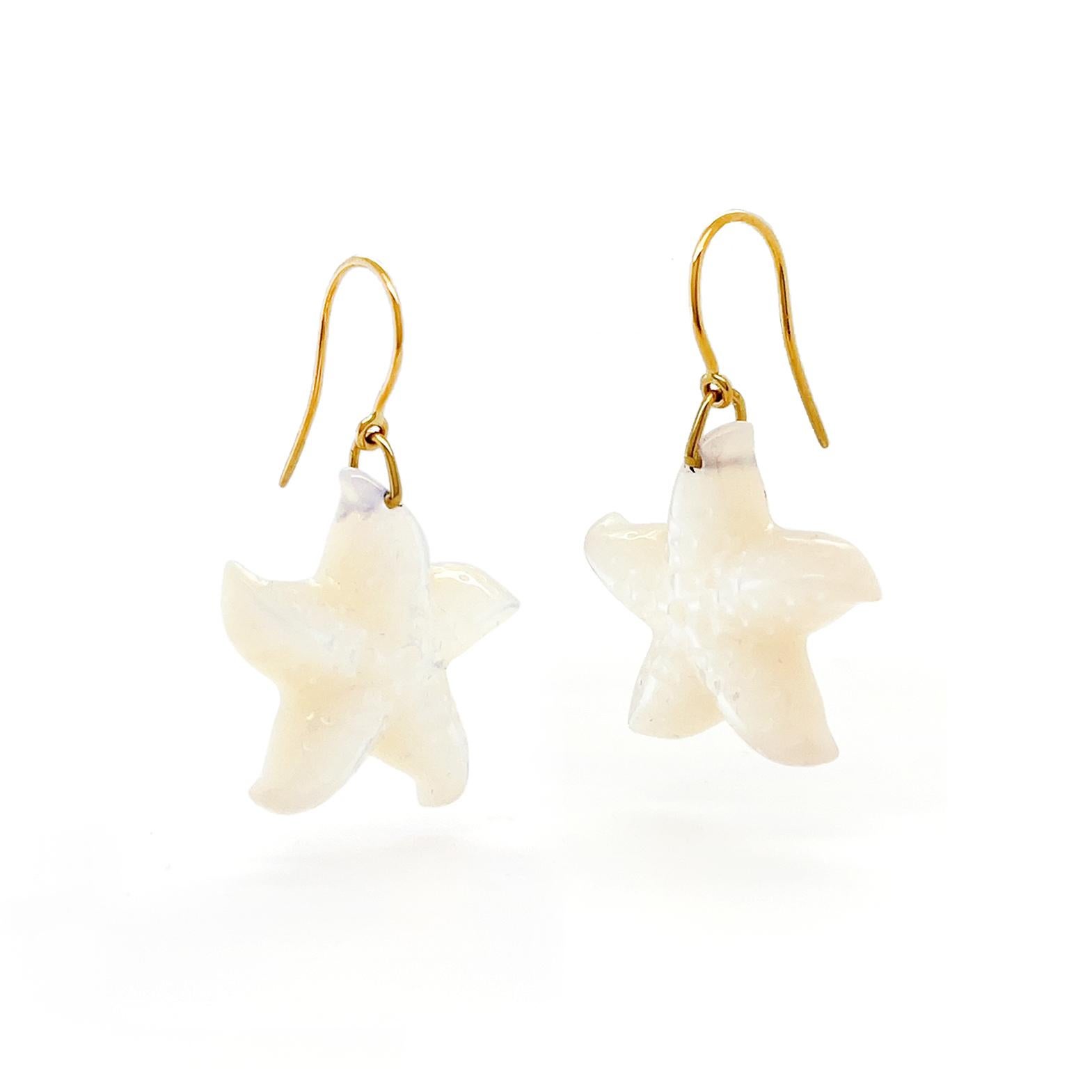 Mother of Pearl Starfish 18K Yellow Gold Wire Earrings In New Condition For Sale In New York, NY