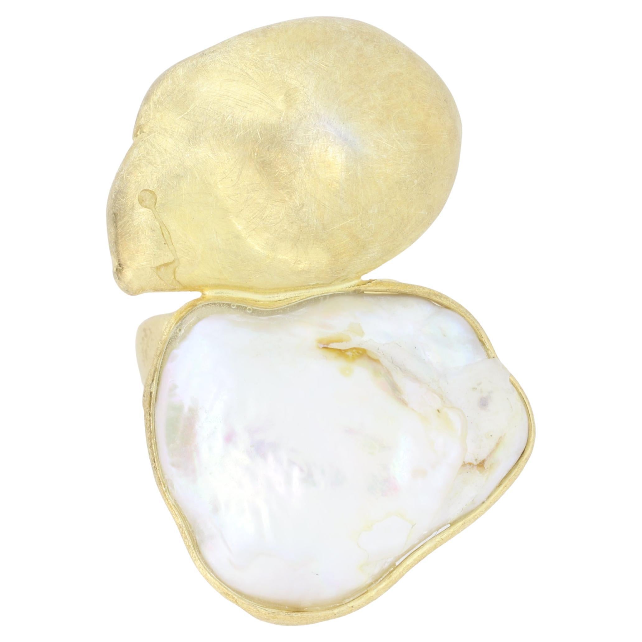 Anello con dichiarazione di Madreperla placcato in oro con fascia regolabile In condizioni Nuovo in vendita a GREAT NECK, NY