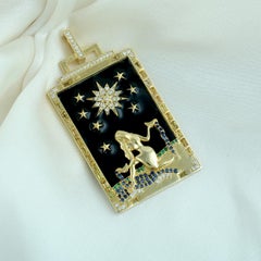 Colgante de Carta del Tarot de Madreperla con Esmalte Negro y Diamantes en Oro de 14k