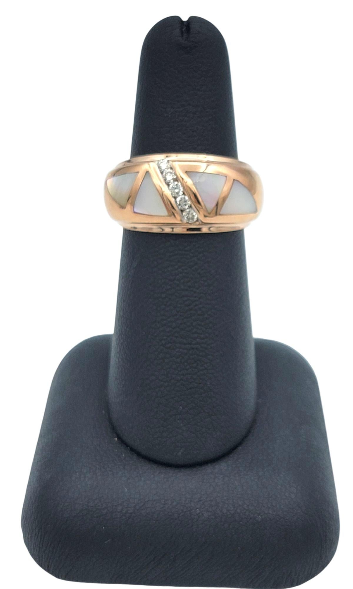 Mother of Pearl Triangular Inlay Band Ring with Diamonds in 14 Karat Rose Gold en venta 4
