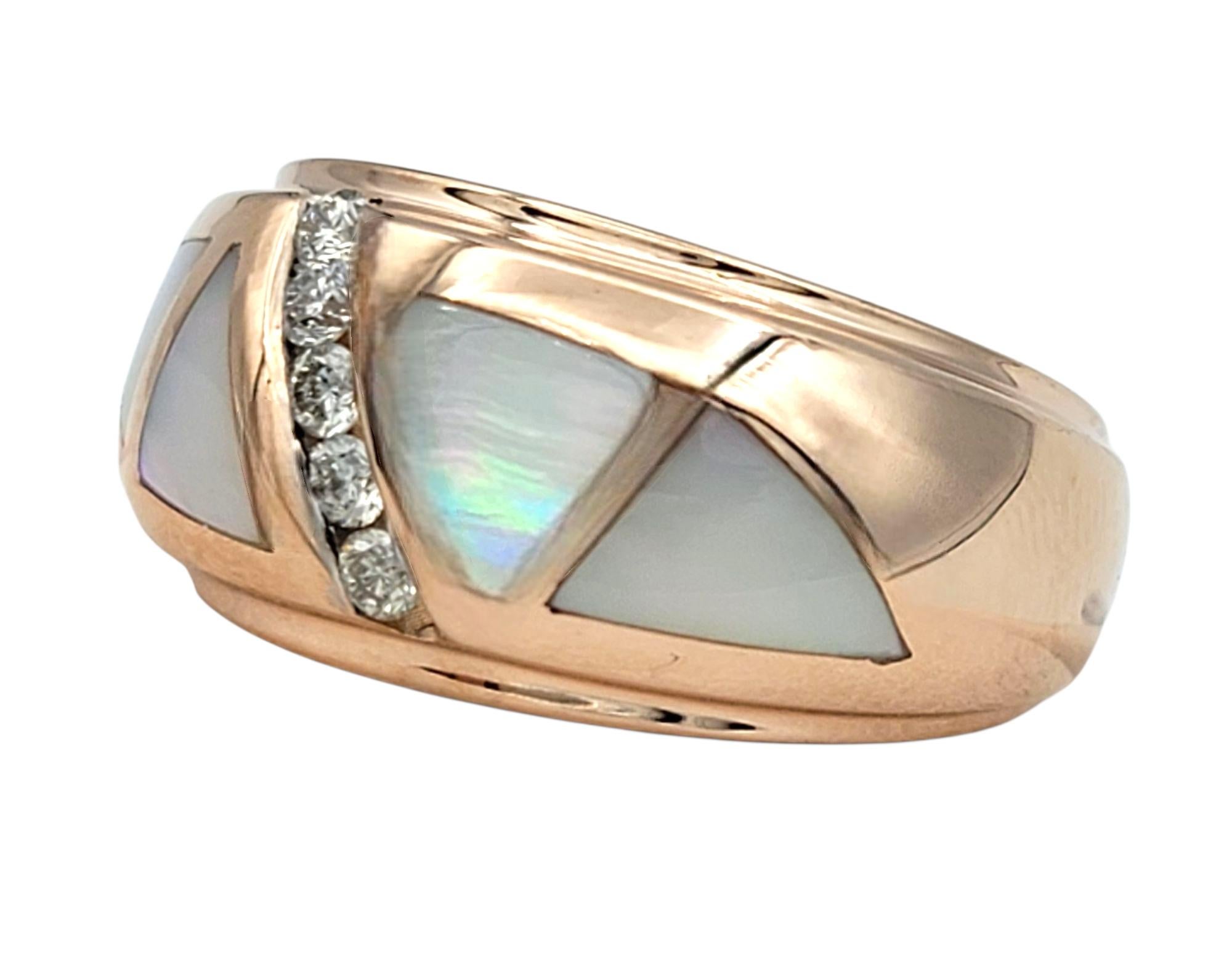 Mother of Pearl Triangular Inlay Band Ring with Diamonds in 14 Karat Rose Gold Contemporáneo en venta