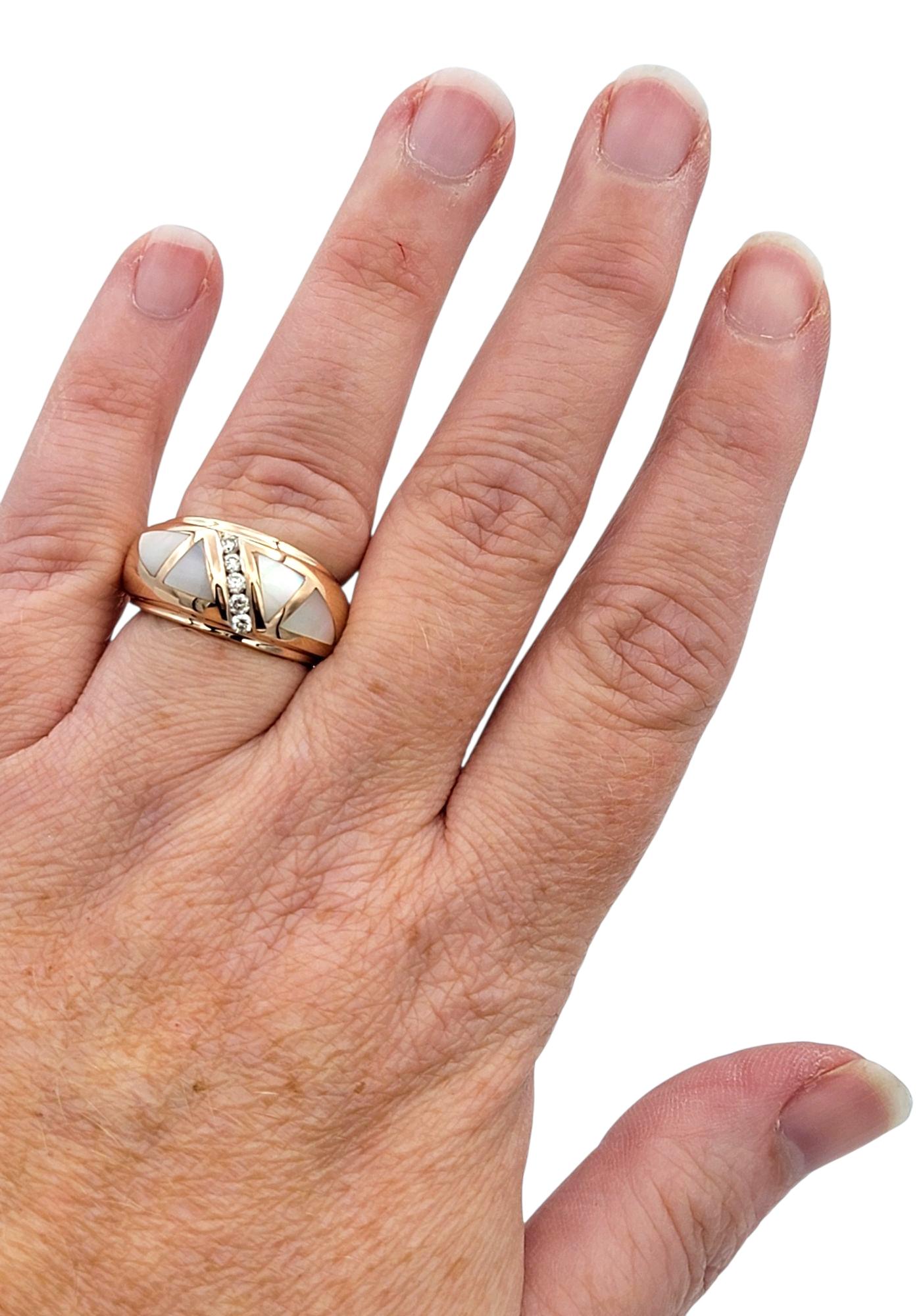 Mother of Pearl Triangular Inlay Band Ring with Diamonds in 14 Karat Rose Gold en venta 3