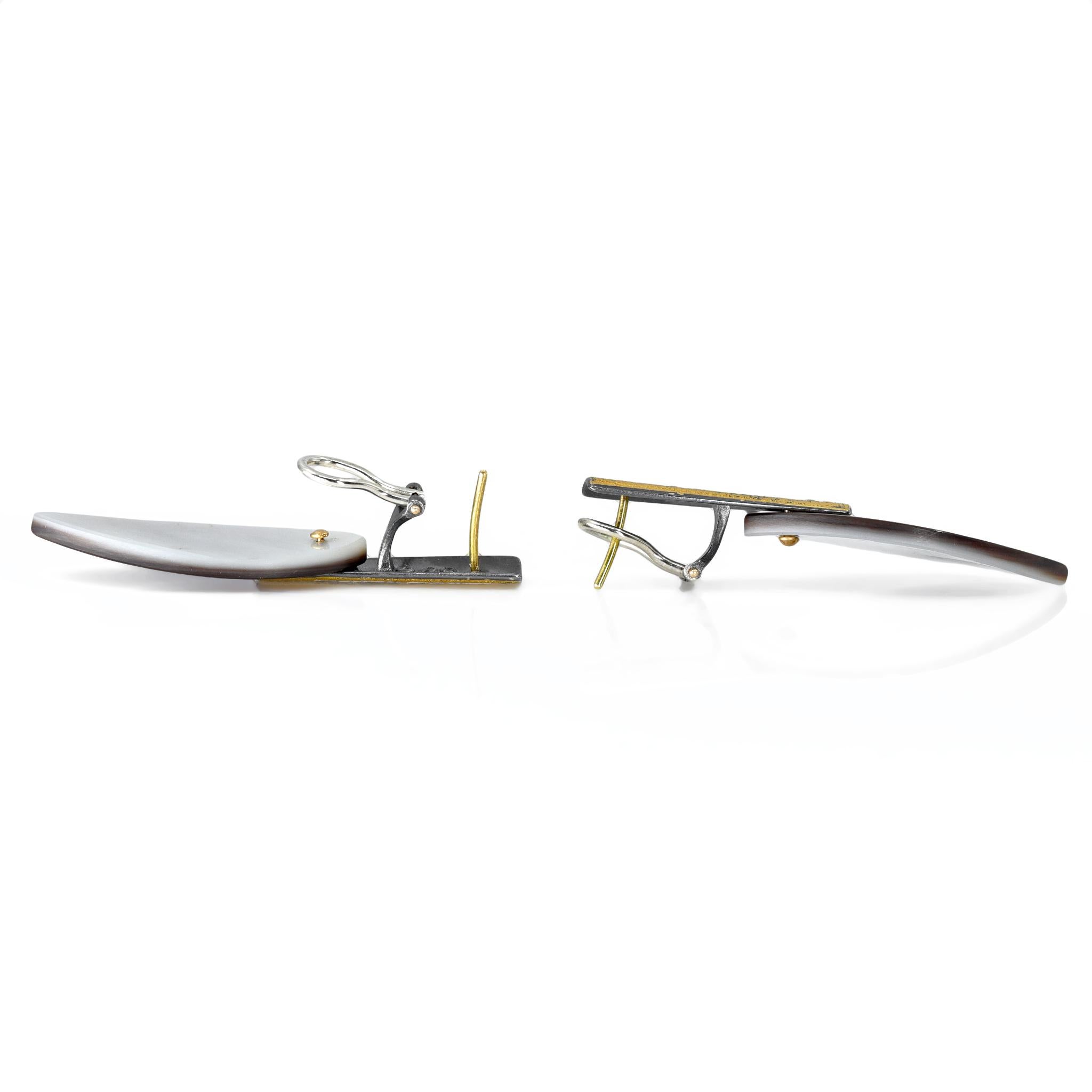 Orecchini in argento ossidato con diamanti bianchi e madreperla, Atelier Zobel 2025 In condizioni Nuovo in vendita a Dallas, TX