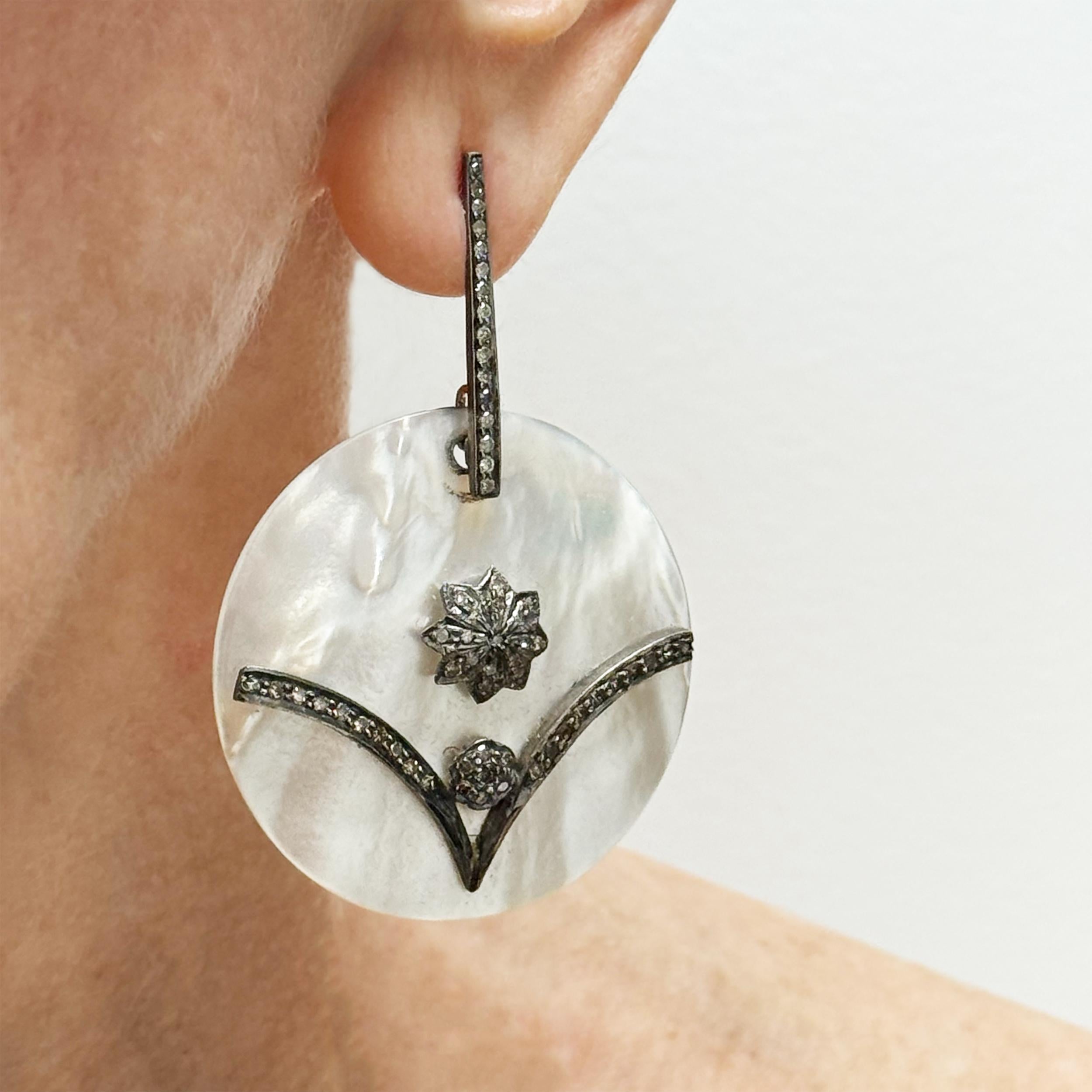Pendientes de nácar con diamantes en venta 2