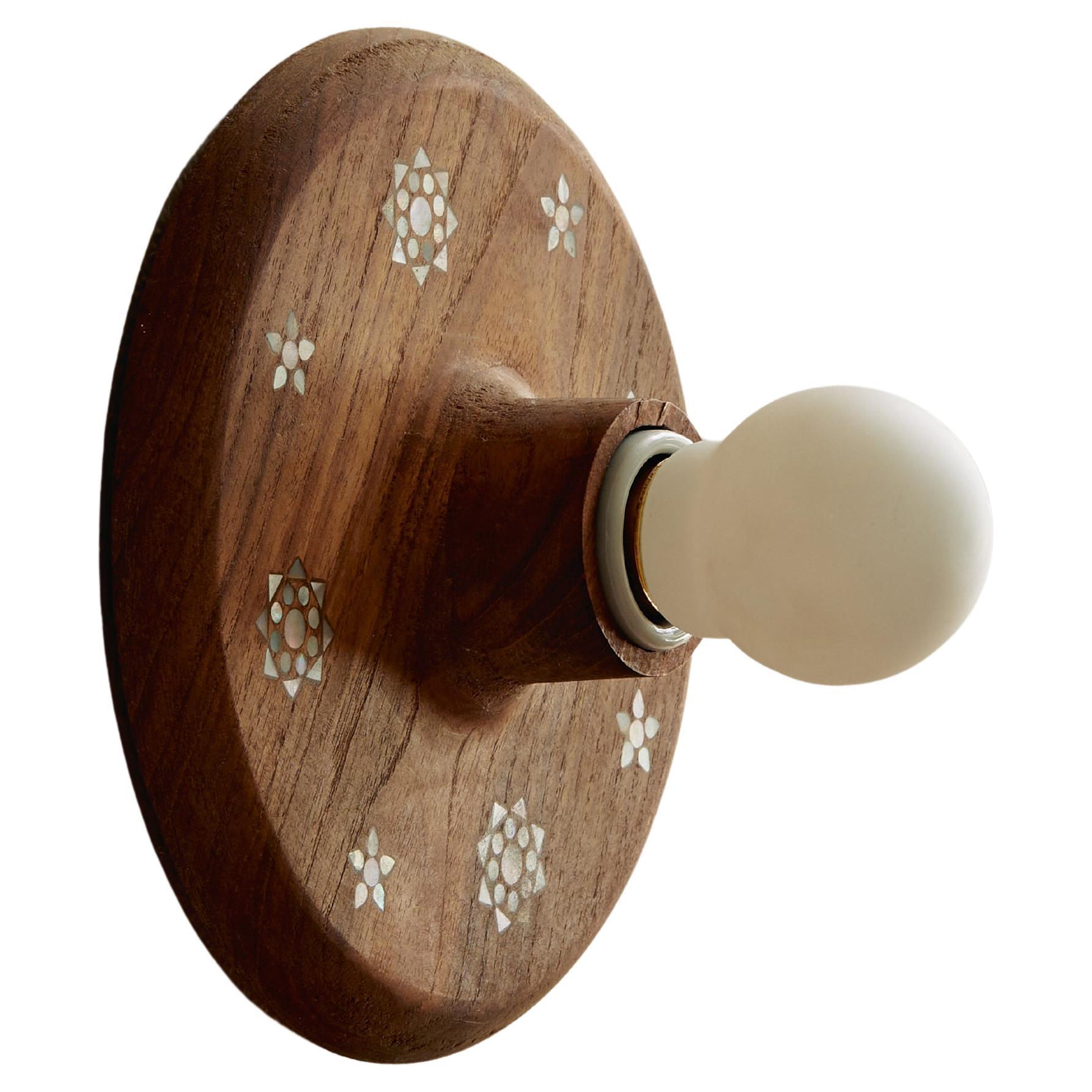 Madre - Applique da parete in teak e madreperla di Evam