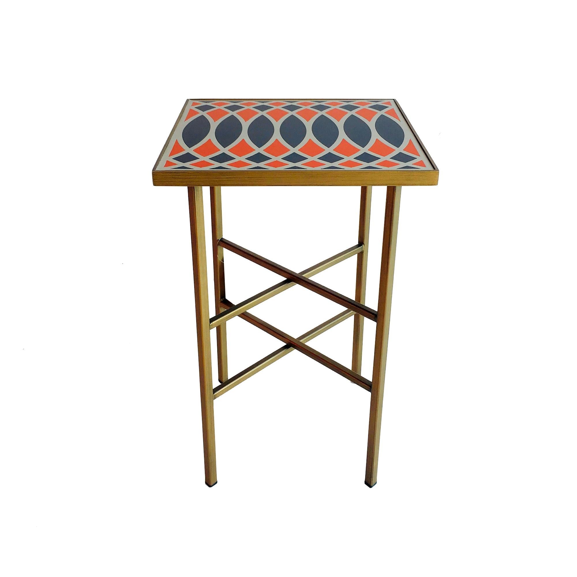 Moderne Table d'appoint à motifs conçue par Analogia Project, fabriquée en Italie en vente