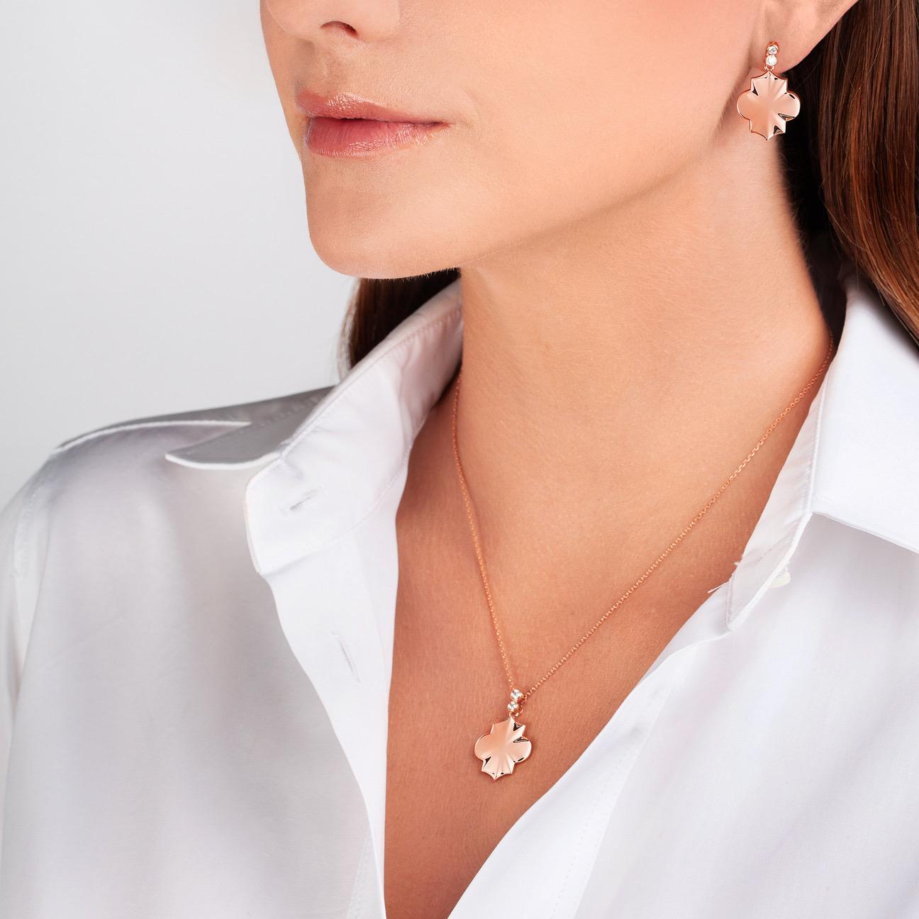 Collana Motif in oro bianco con ciondolo e diamante bianco In condizioni Nuovo in vendita a Marlow, GB