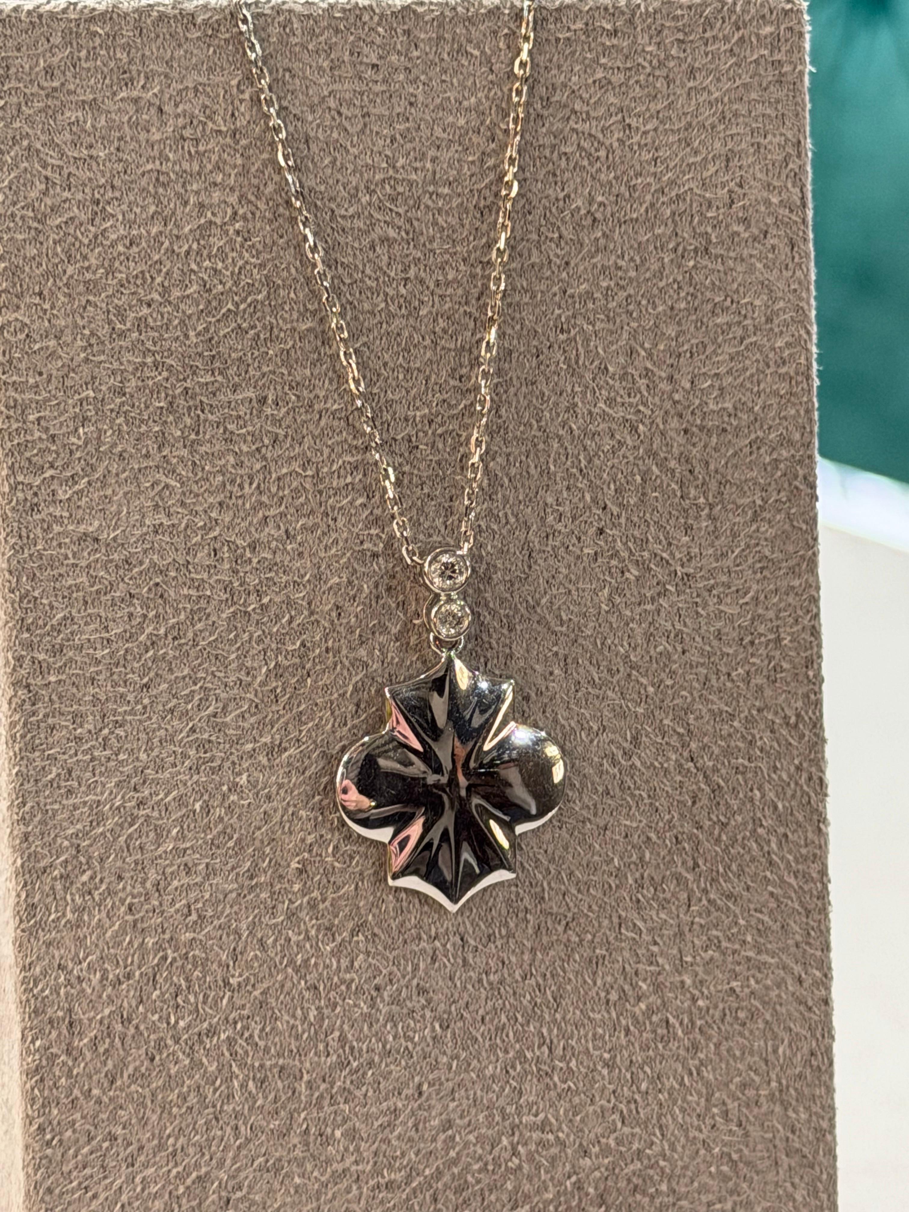 Collana Motif in oro bianco con ciondolo e diamante bianco in vendita 1