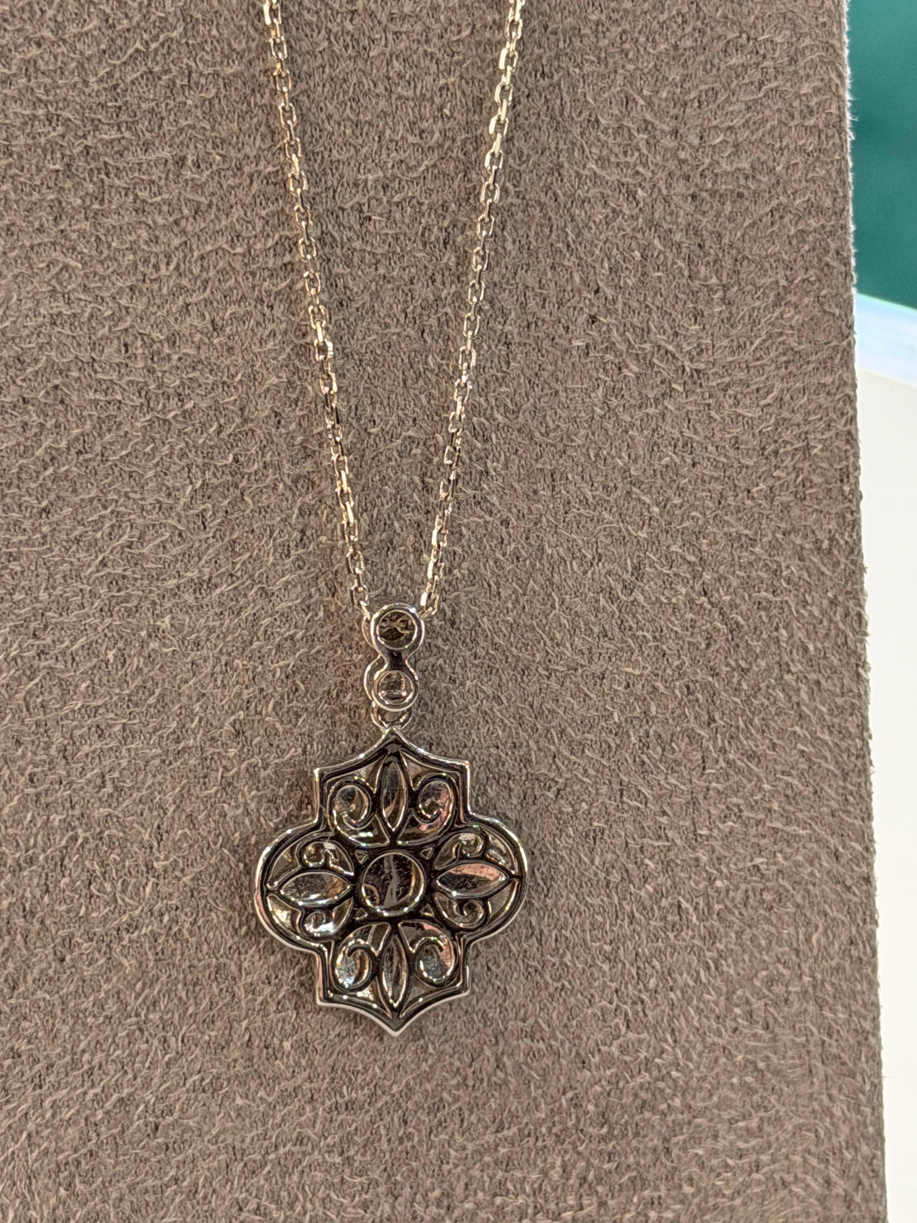 Collana Motif in oro bianco con ciondolo e diamante bianco in vendita 3