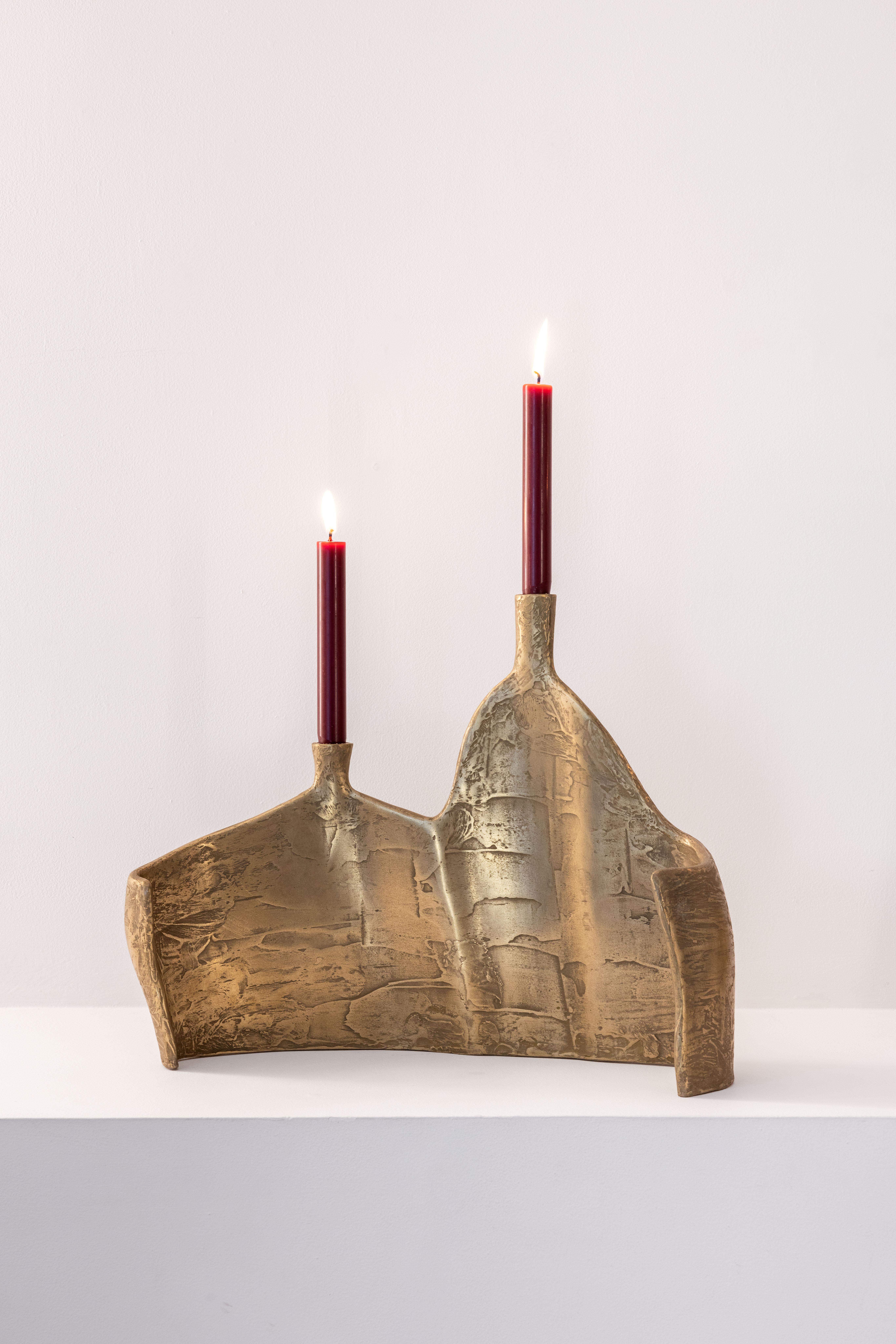 Candelabro doble de luz inmóvil en resina de latón by Atelier Ellery Otro en venta