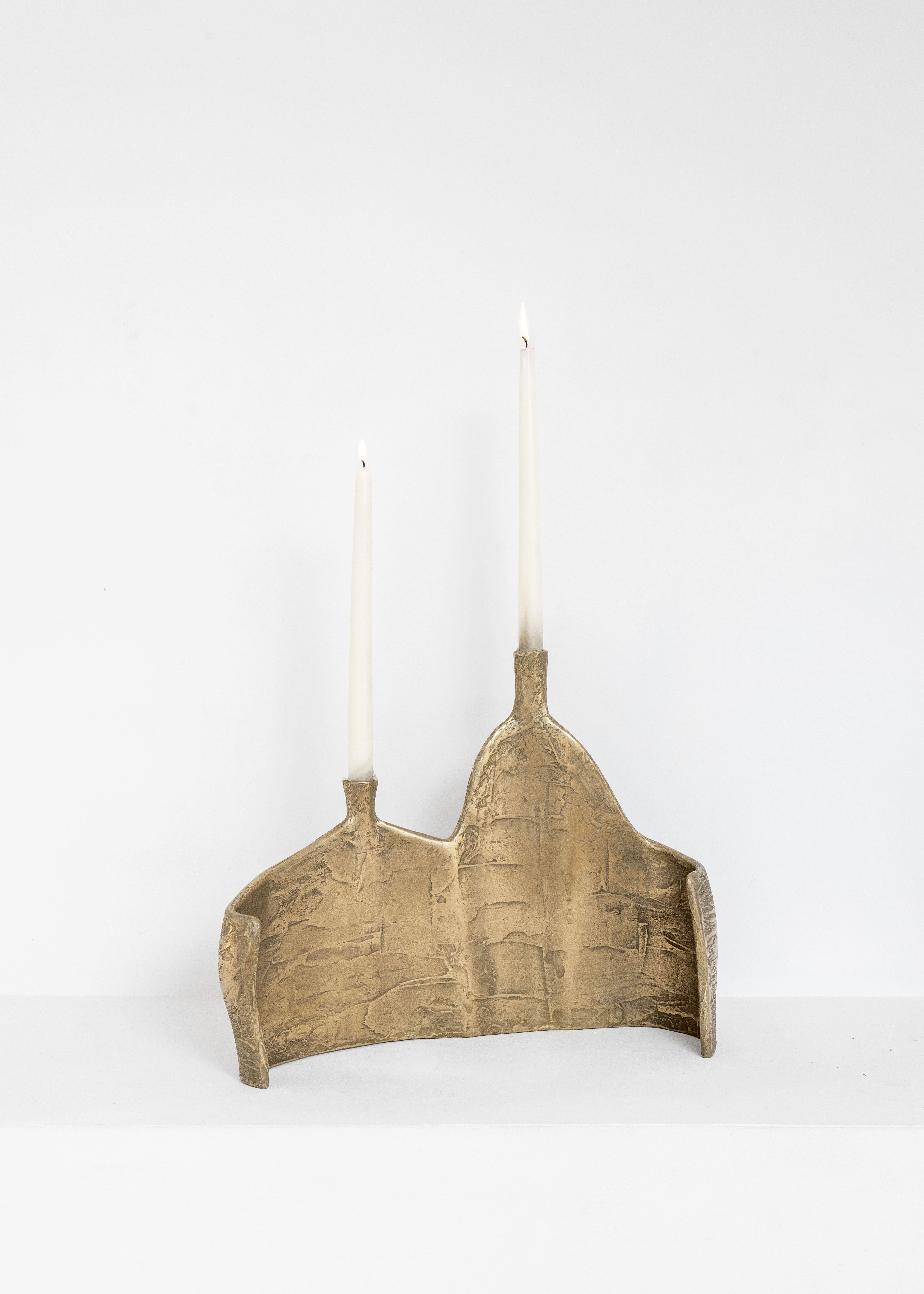 Candelabro doble de luz inmóvil en resina de latón by Atelier Ellery en Nuevo estado para la venta en Geneve, CH