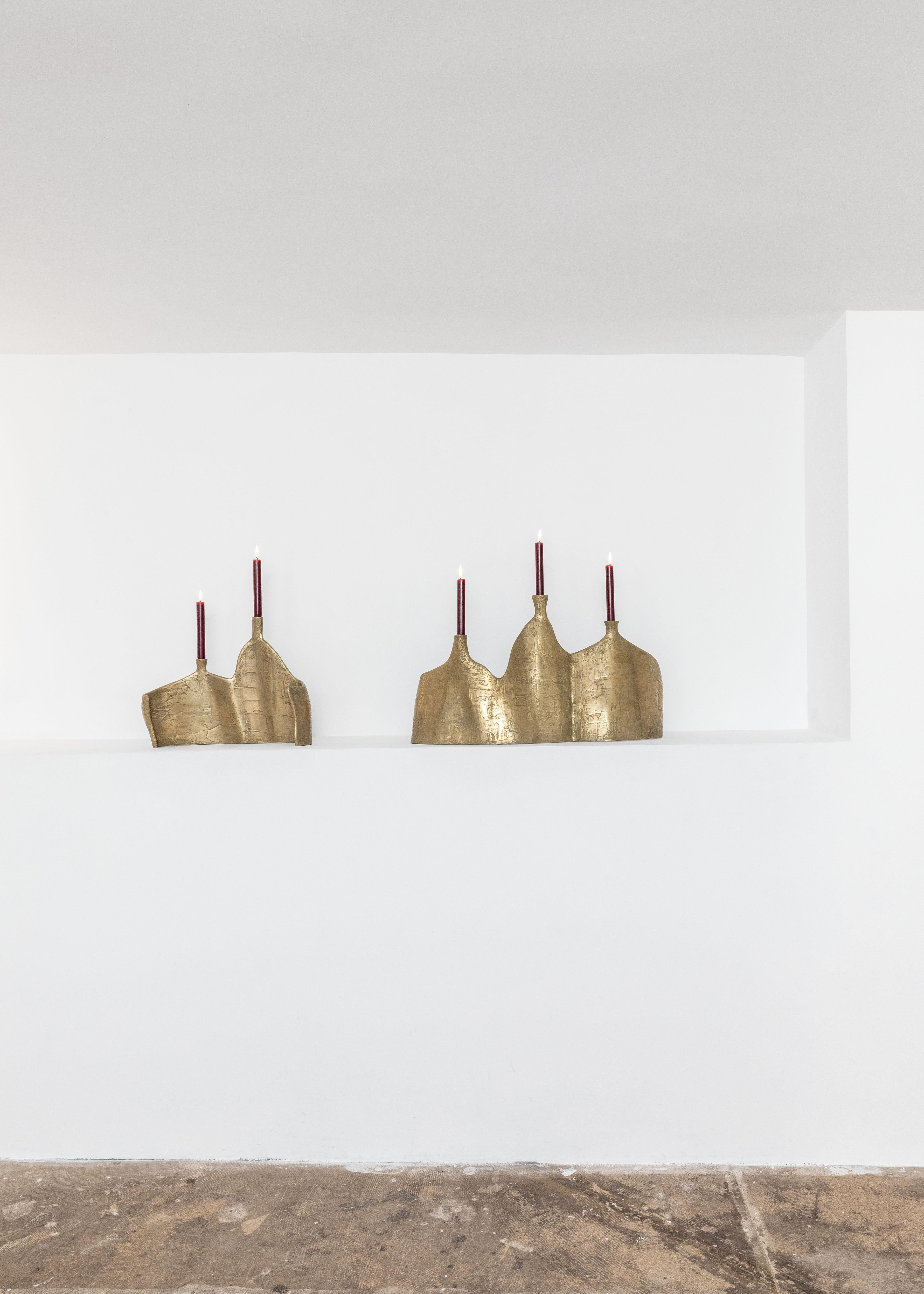 Candelabro doble de luz inmóvil en resina de latón by Atelier Ellery Siglo XXI y contemporáneo en venta