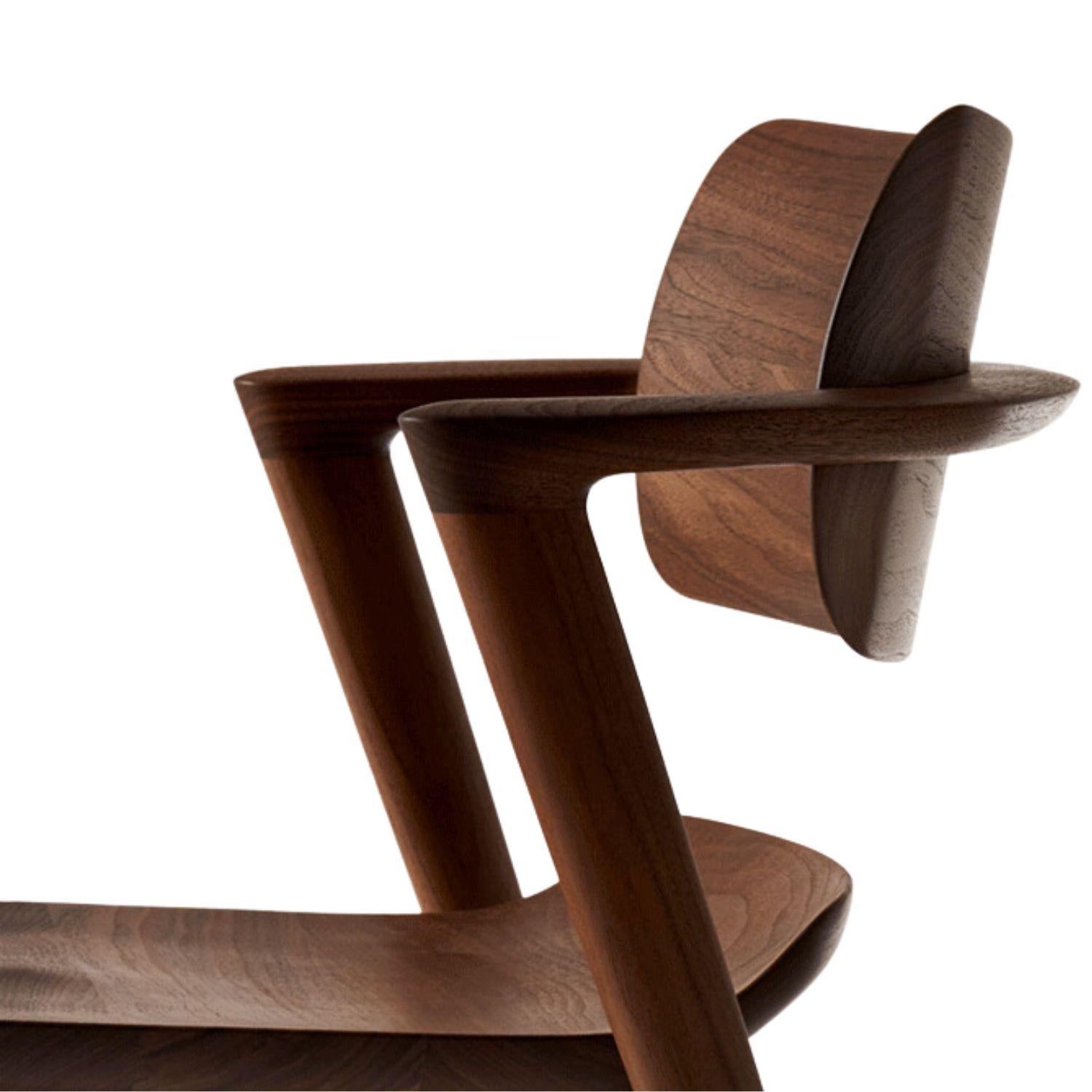 Motomi Kawakami 'Seoto-Ex KX250' Halbarmiger Stuhl aus Nussbaumholz und Polsterung für Hida im Angebot 3