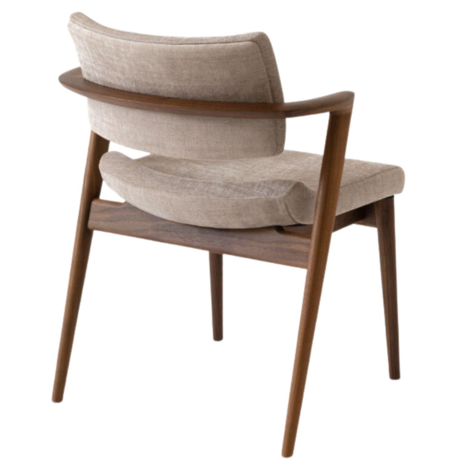 Motomi Kawakami 'Seoto-Ex KX250' Halbarmiger Stuhl aus Nussbaumholz und Polsterung für Hida (Moderne der Mitte des Jahrhunderts) im Angebot
