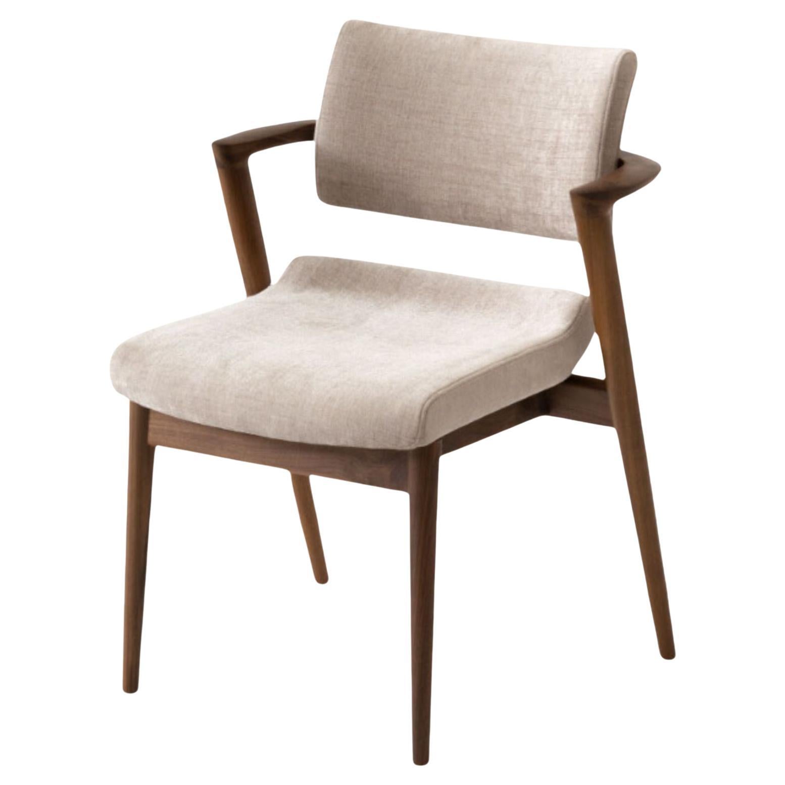 Motomi Kawakami 'Seoto-Ex KX250' Halbarmiger Stuhl aus Nussbaumholz und Polsterung für Hida