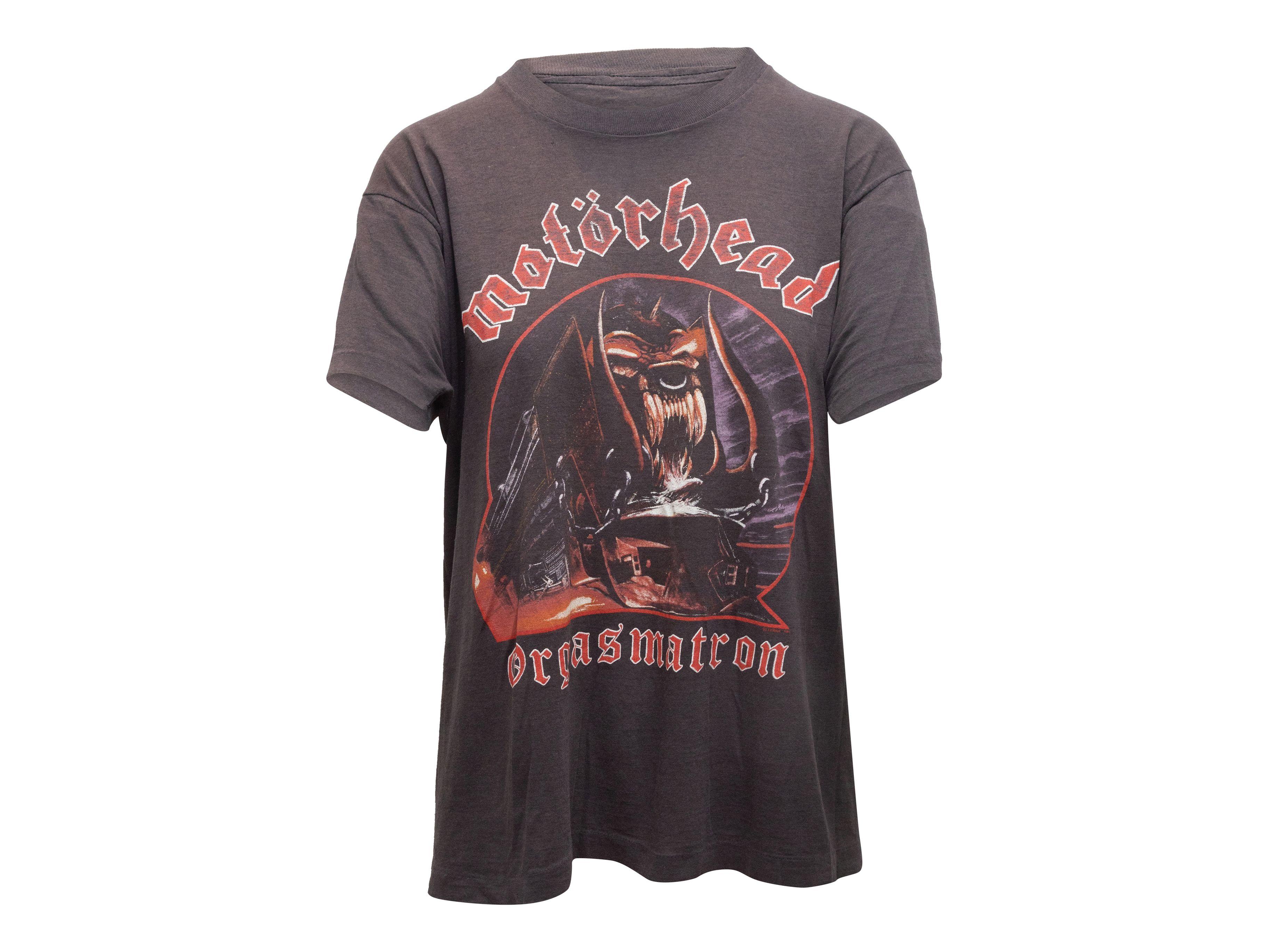 Dettagli del prodotto: T-shirt vintage nera e multicolore dei Motorhead Orgasmatron. Girocollo. Maniche corte. Stampe grafiche sul davanti e sul retro. Seno 40