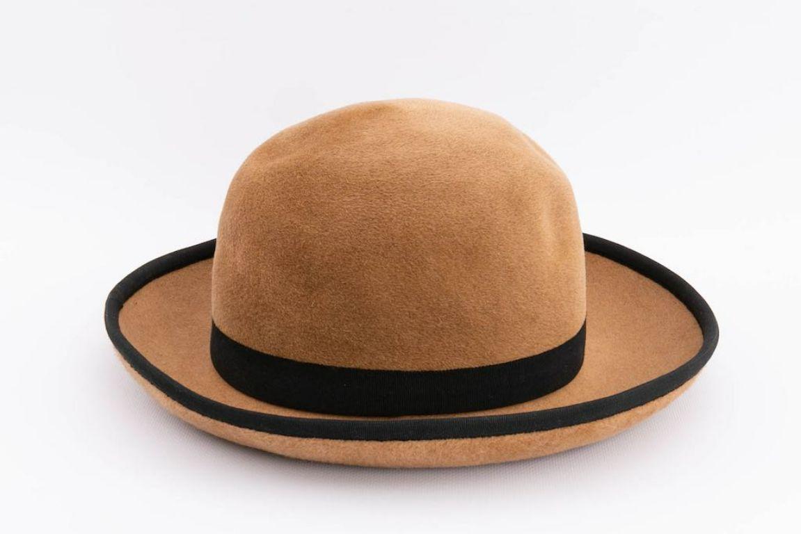 MOTSCH Brauner Hut mit schwarzem Stoffbesatz Damen im Angebot