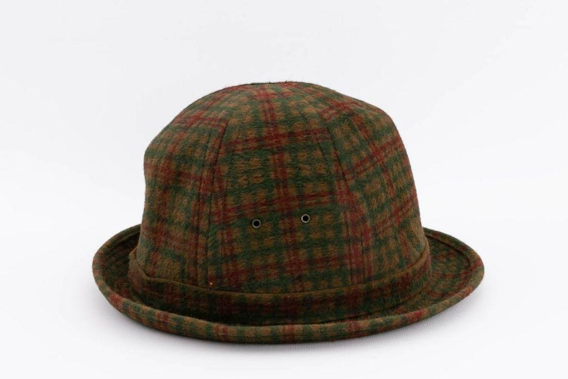 Motsch Khaki Green Hat with Red and Dark Green Grid Pattern In Excellent Condition For Sale In SAINT-OUEN-SUR-SEINE, FR