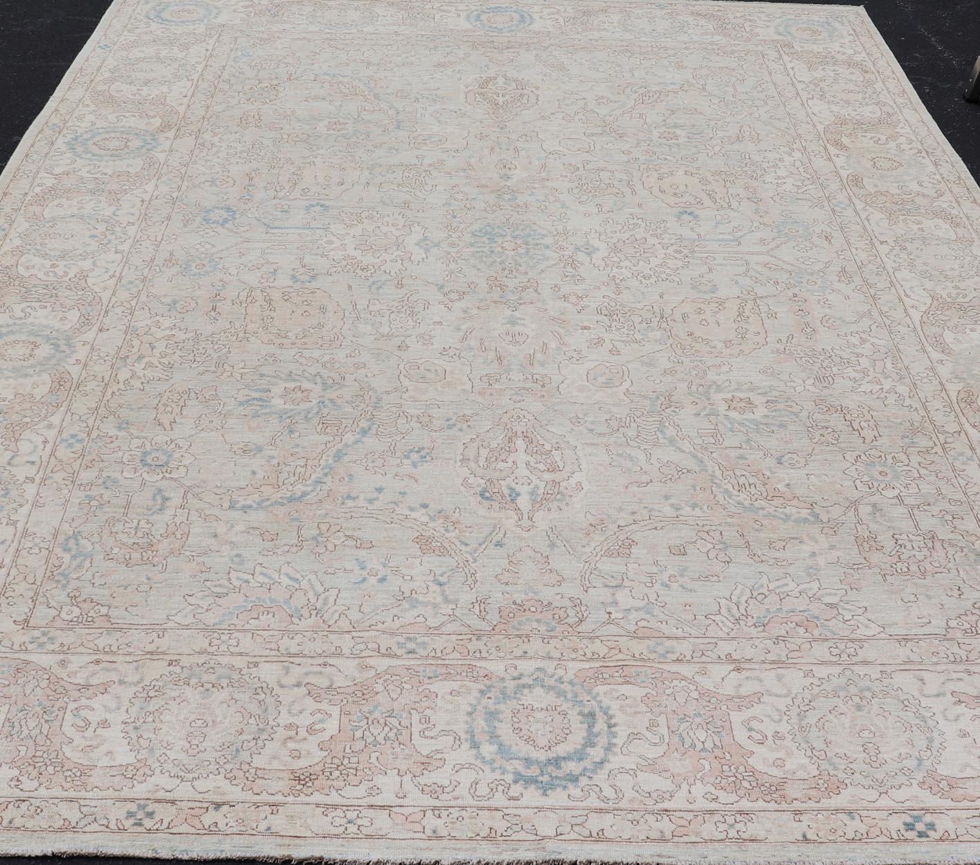 Laine Motshan Kashan Design/One en Soft Tan, Taupe, Light Blue et Ivory 9'3 x 13'7 en vente