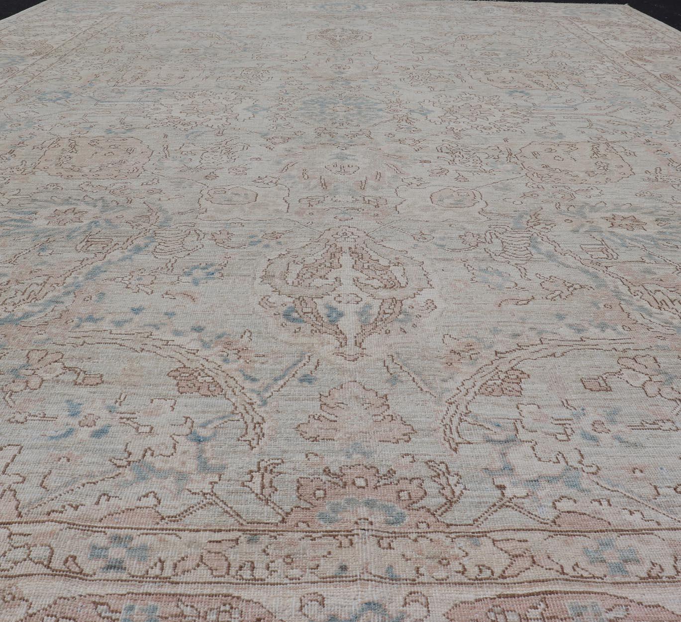 Motshan Kashan Design/One en Soft Tan, Taupe, Light Blue et Ivory 9'3 x 13'7 en vente 1
