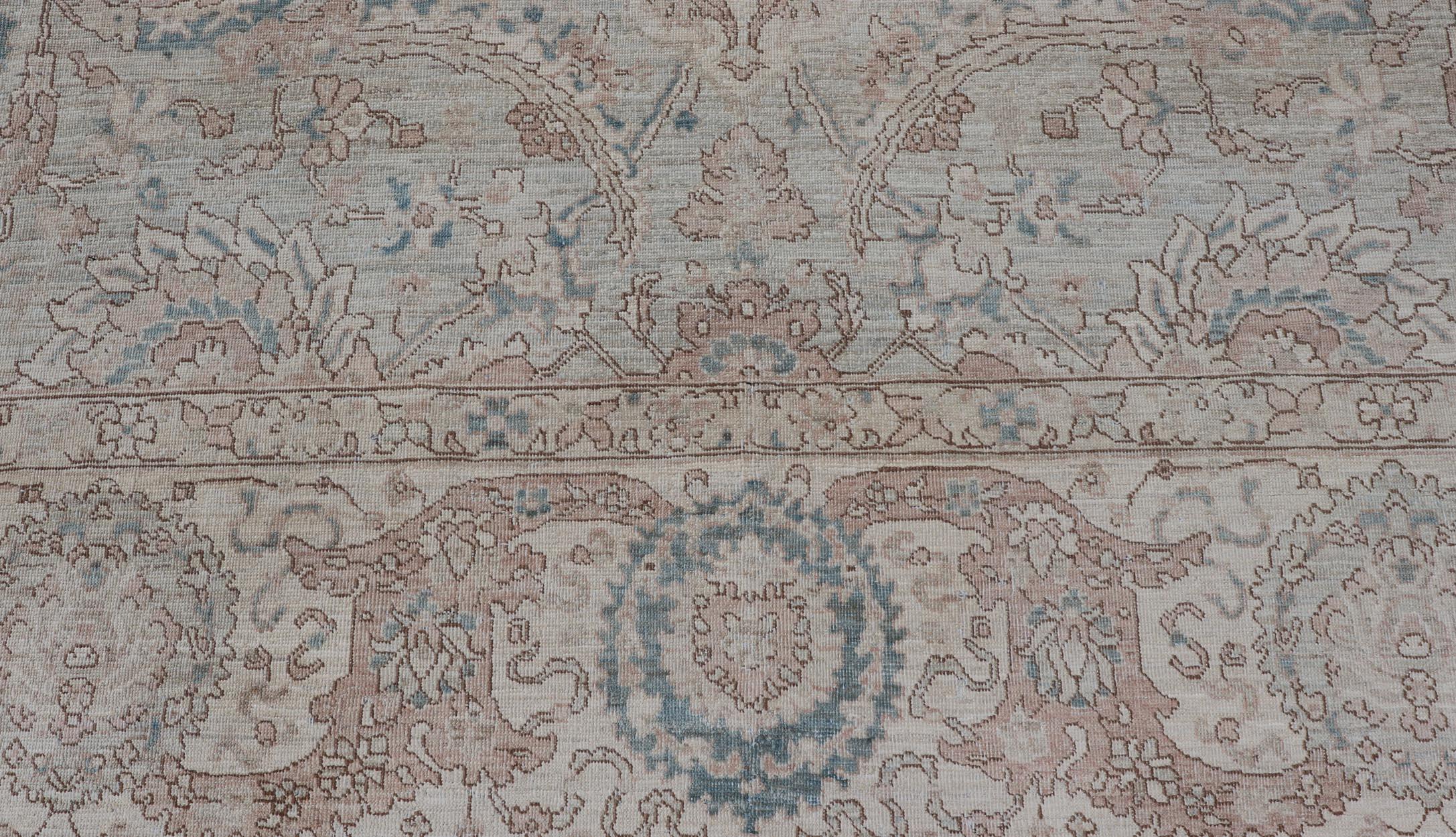 Motshan Kashan Design/One en Soft Tan, Taupe, Light Blue et Ivory 9'3 x 13'7 en vente 2