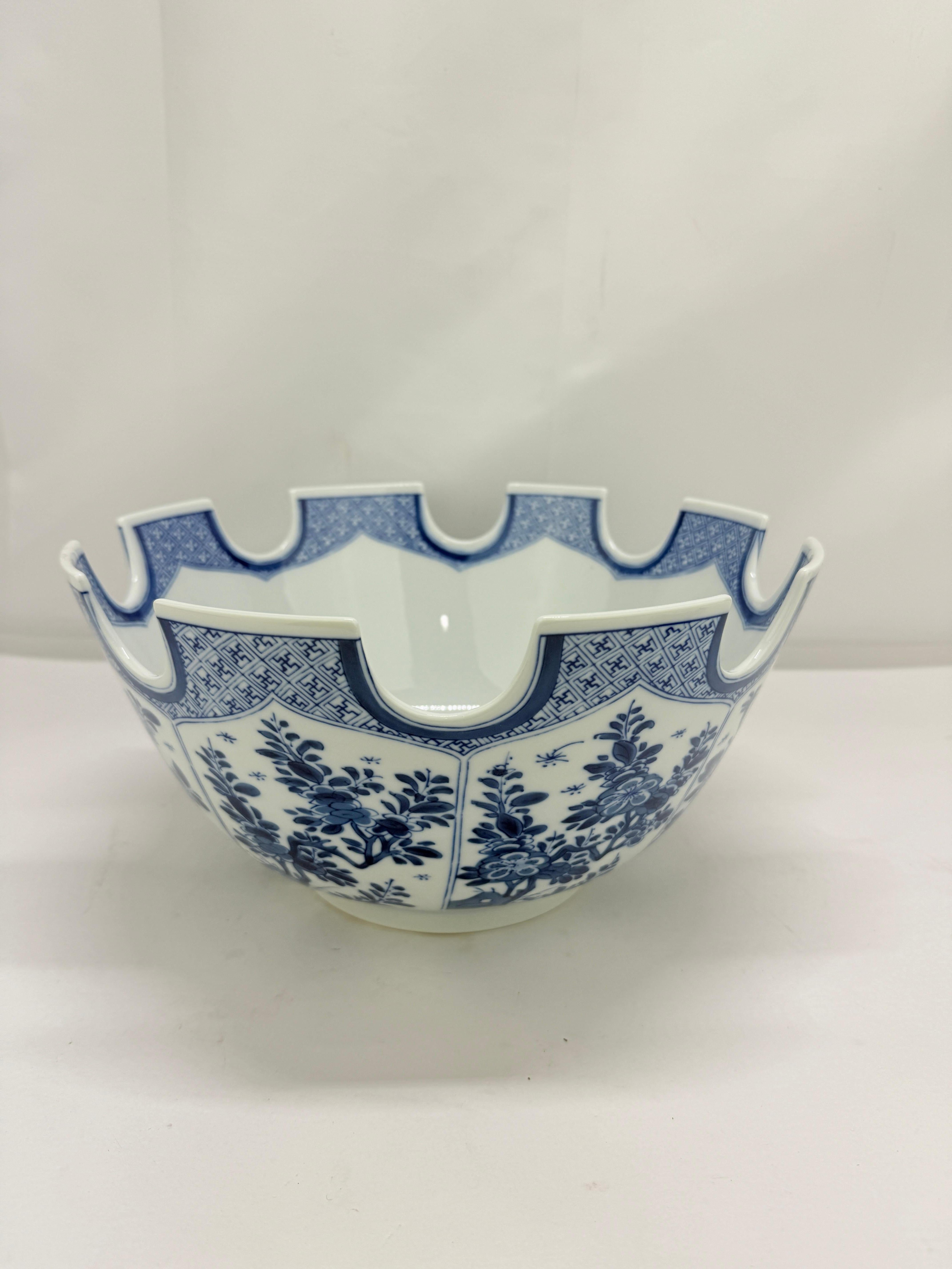 Mottahedeh Blau-weiße Canton Monteith-Schale, nach dem chinesischen Export-Original (Chinesischer Export) im Angebot