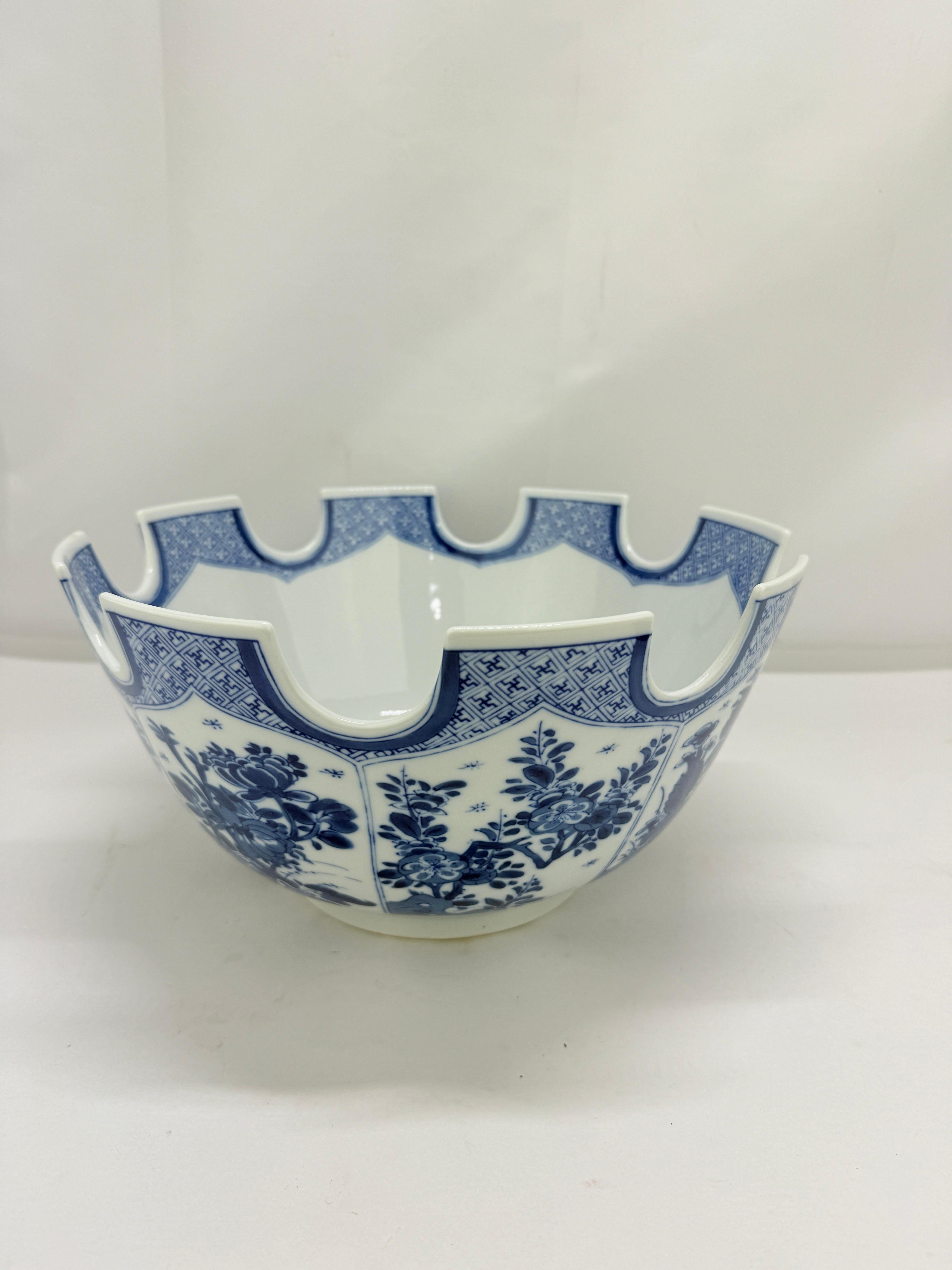Mottahedeh Blau-weiße Canton Monteith-Schale, nach dem chinesischen Export-Original im Zustand „Gut“ im Angebot in Atlanta, GA